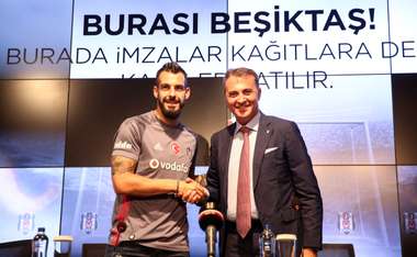 Alvaro Negredo Fikret Orman Besiktas Transfer