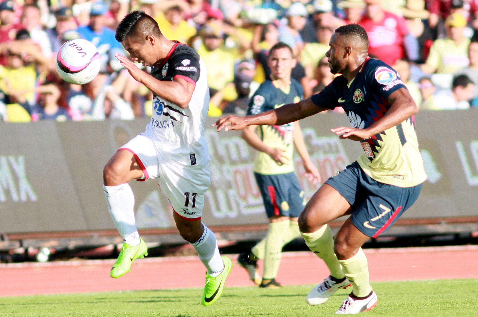 Lobos vs América