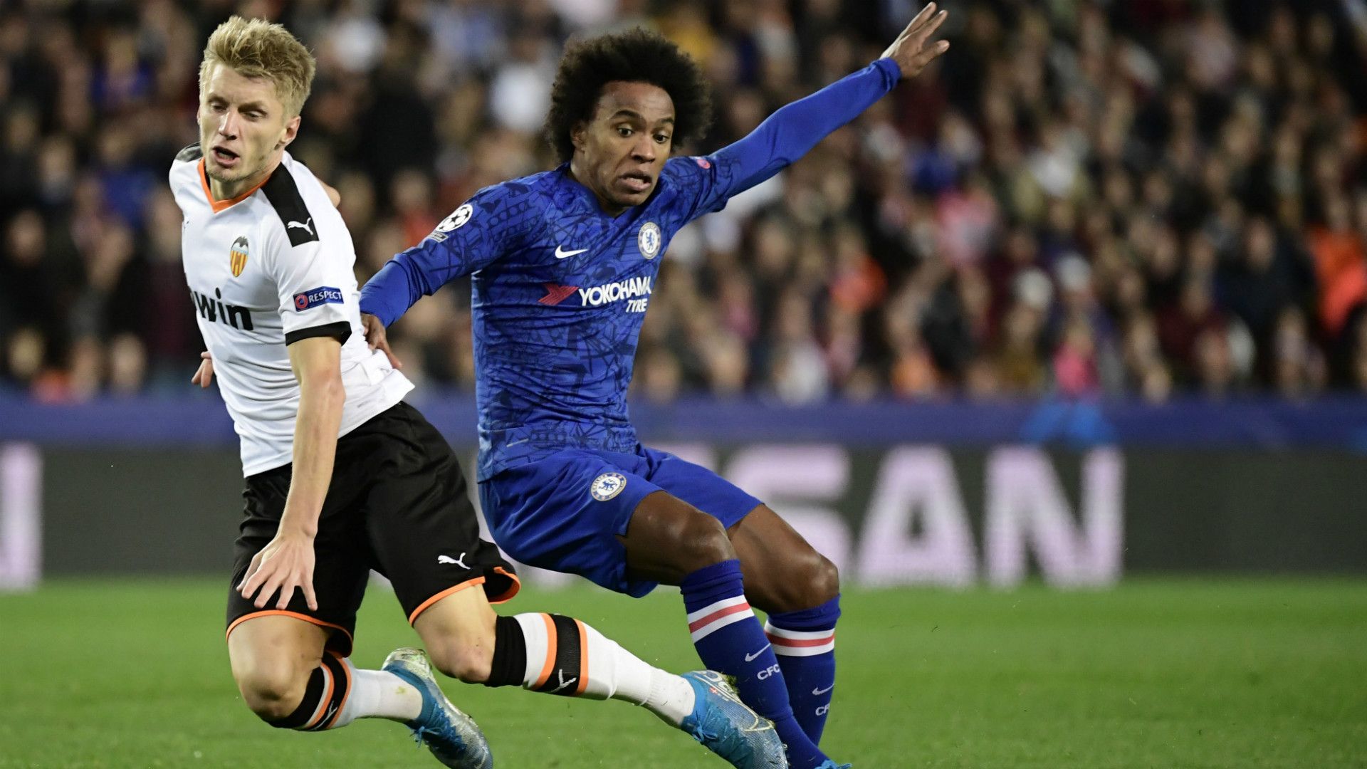 Willian Wass Valencia Chelsea Champions League