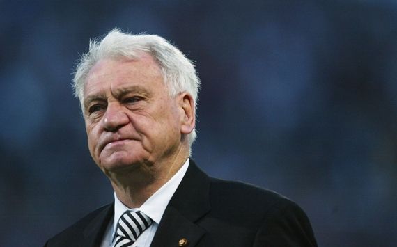 Manager Sir Bobby Robson of Newcastle United