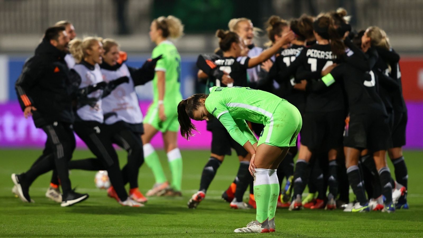 Lena Oberdorf Wolfsburg Women 2021-22