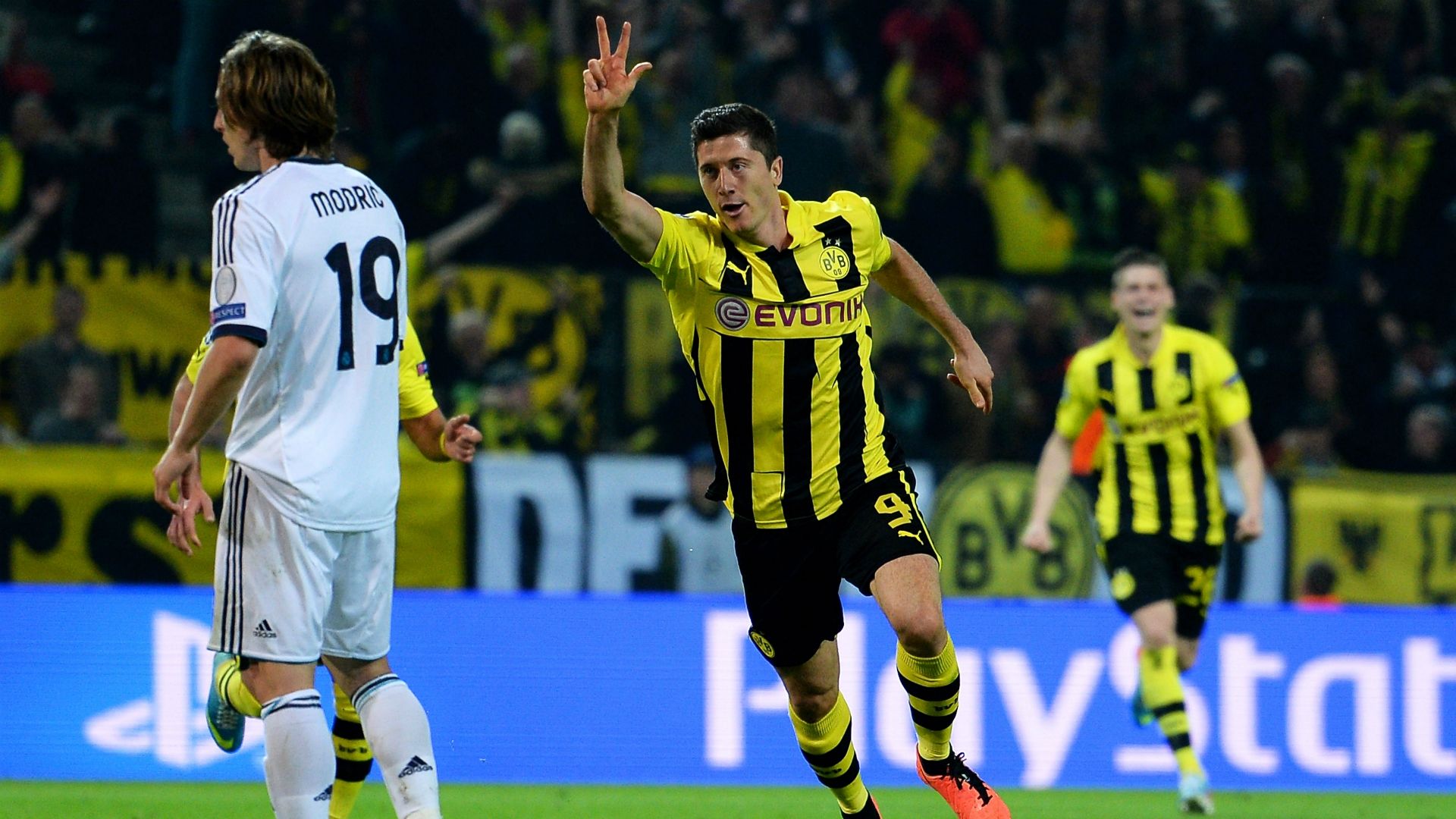 Robert Lewandowski Borussia Dortmund - Real Madrid 04242013 Champions League