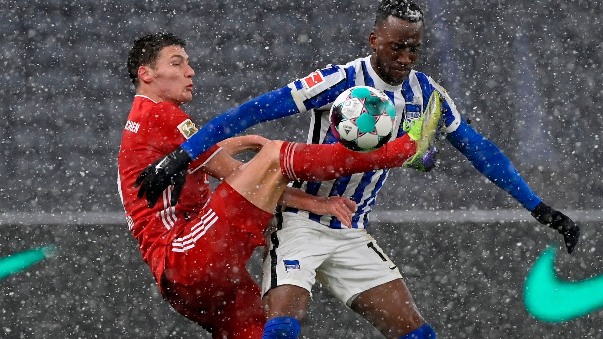 BENJAMIN PAVARD BAYERN MÜNCHEN