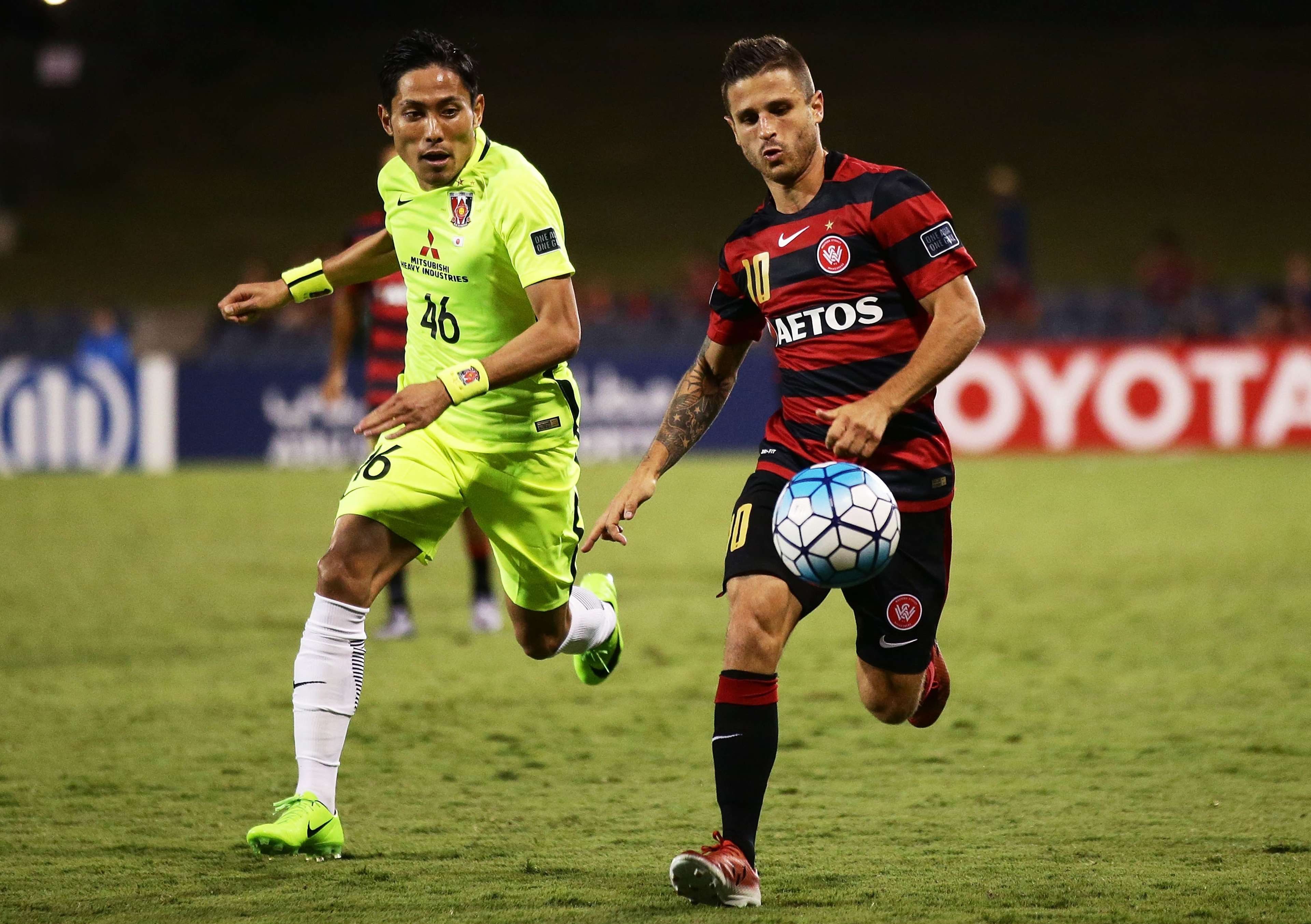 Nicolas Martnez of the Wanderers controls the ball during the AFC Asian Champions League match between the Western Sydney Wanderers and the Urawa Red Diamonds at Campbelltown Sports Stadium on February 21, 2017 in Sydney, Australia.