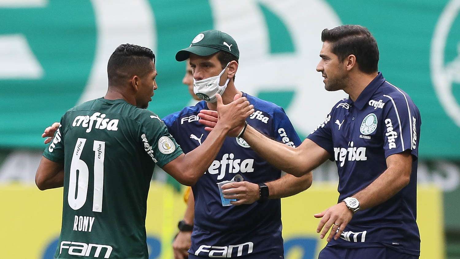 Patrick de Paula e Abel Ferreira comemoram gol no Allianz Parque