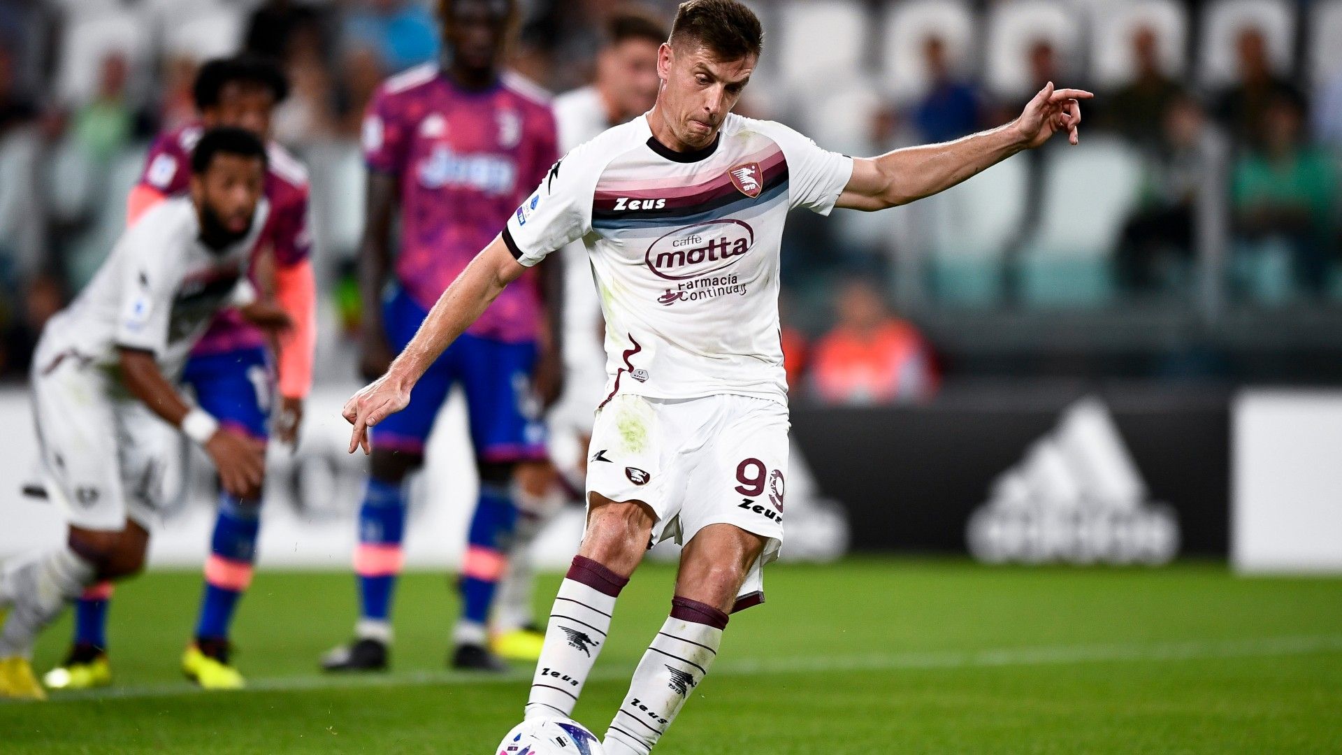 Piatek penalty Salernitana