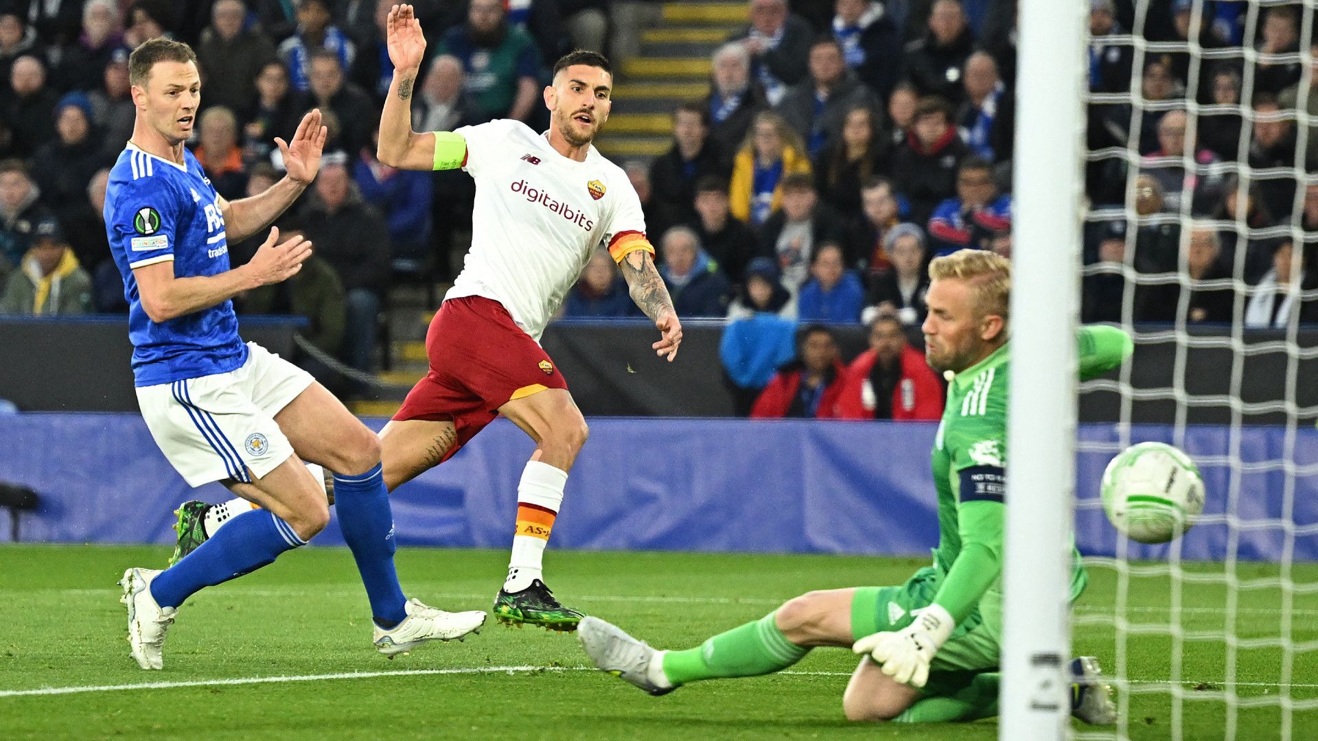 Lorenzo Pellegrini goal Leicester Roma Conference League