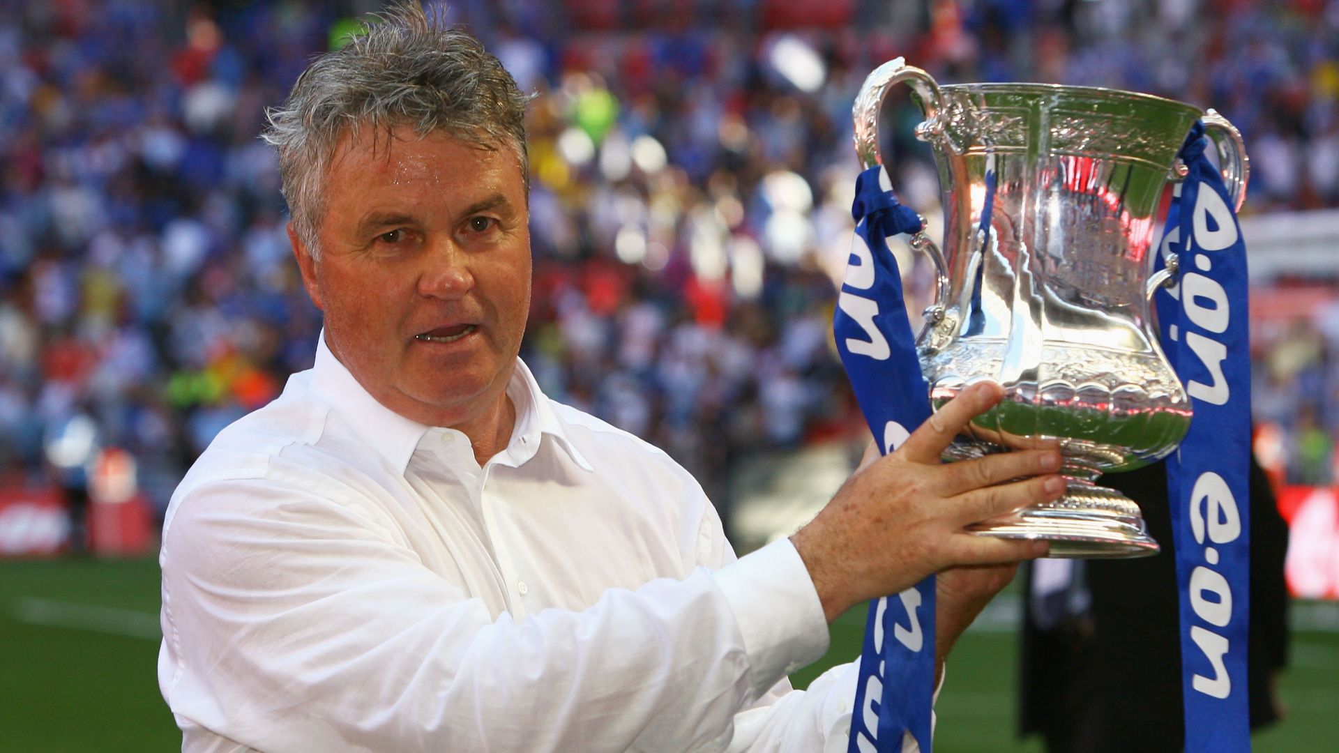 Guus Hiddink Chelsea FA Cup trophy