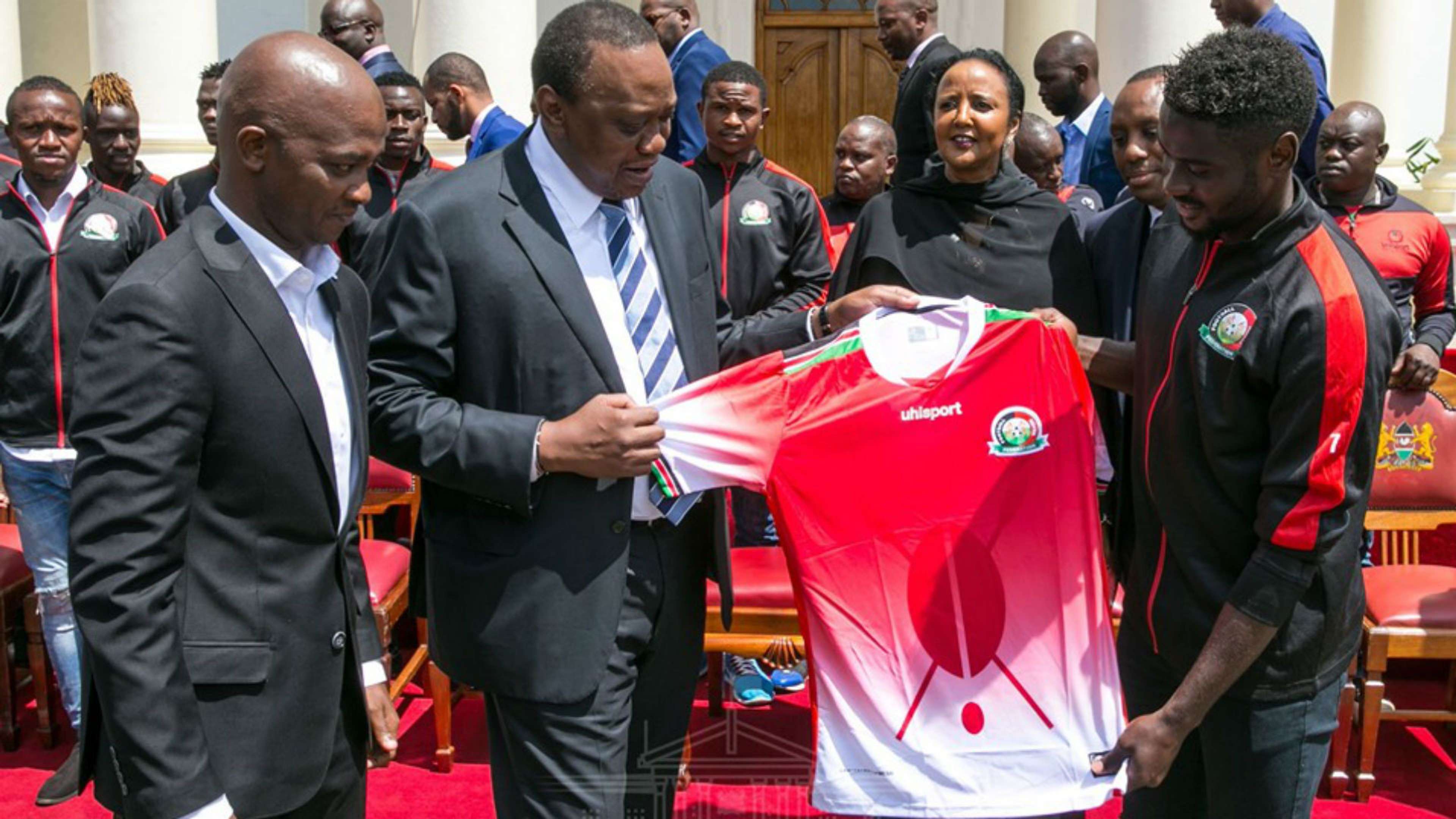 President Uhuru Kenyatta and FKF President Nick Mwendwa.