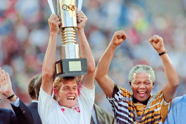South African President Nelson Mandela (R) celebrates with the national squad captain Neil Tovey