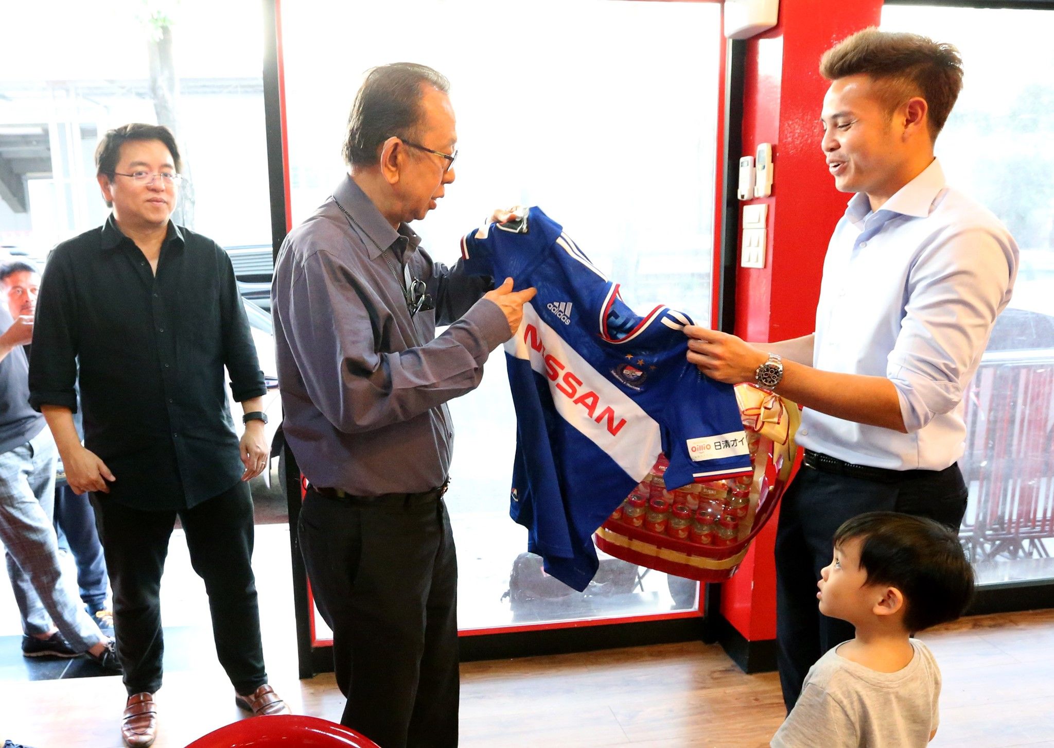 ธีราทร บุญมาทัน - ระวิ โหลทอง