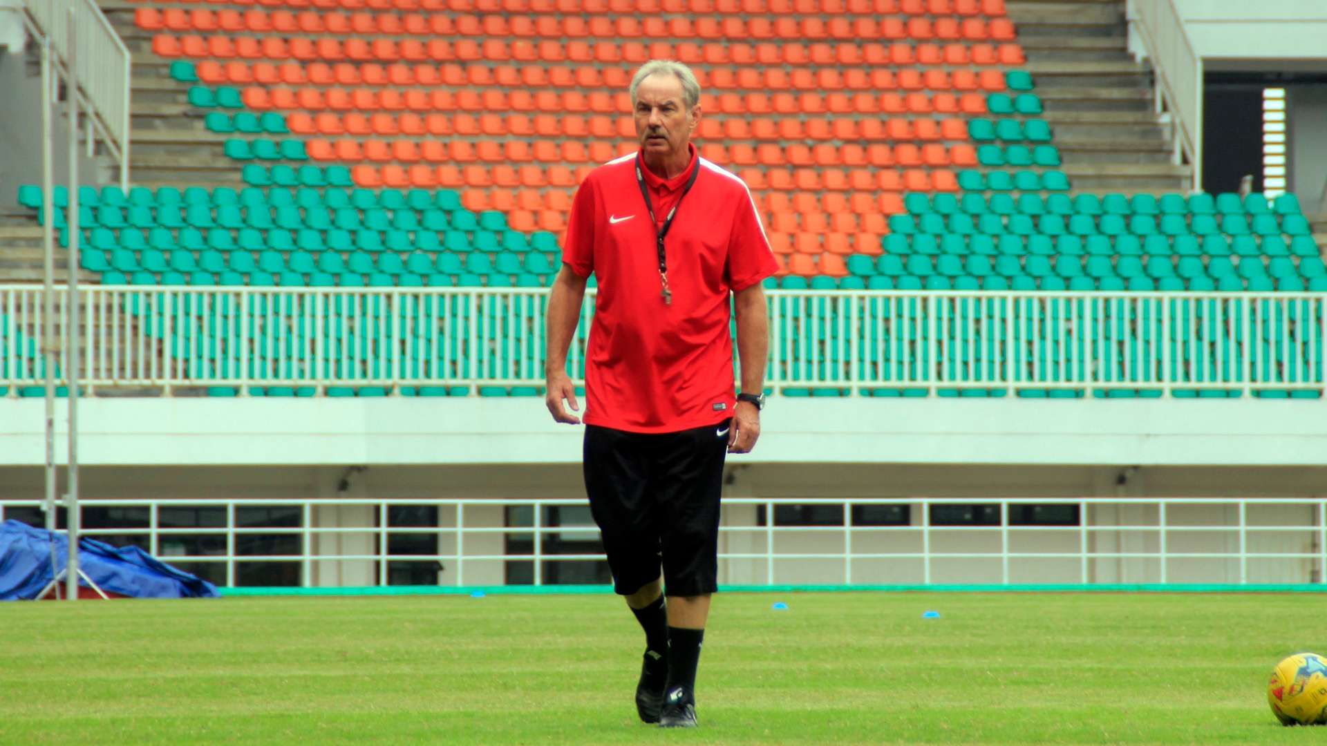 Alfred Riedl - Latihan Timnas Indonesia