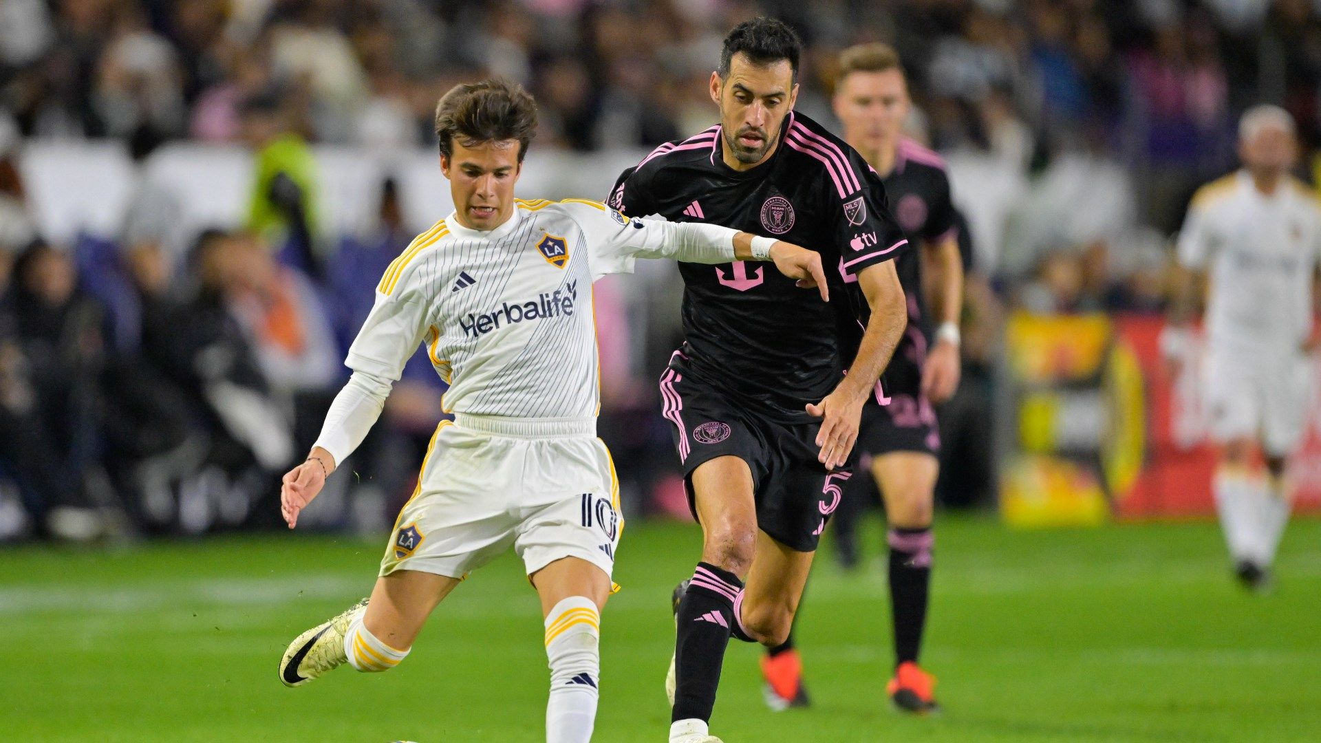 Riqui Puig Sergio Busquets 2024