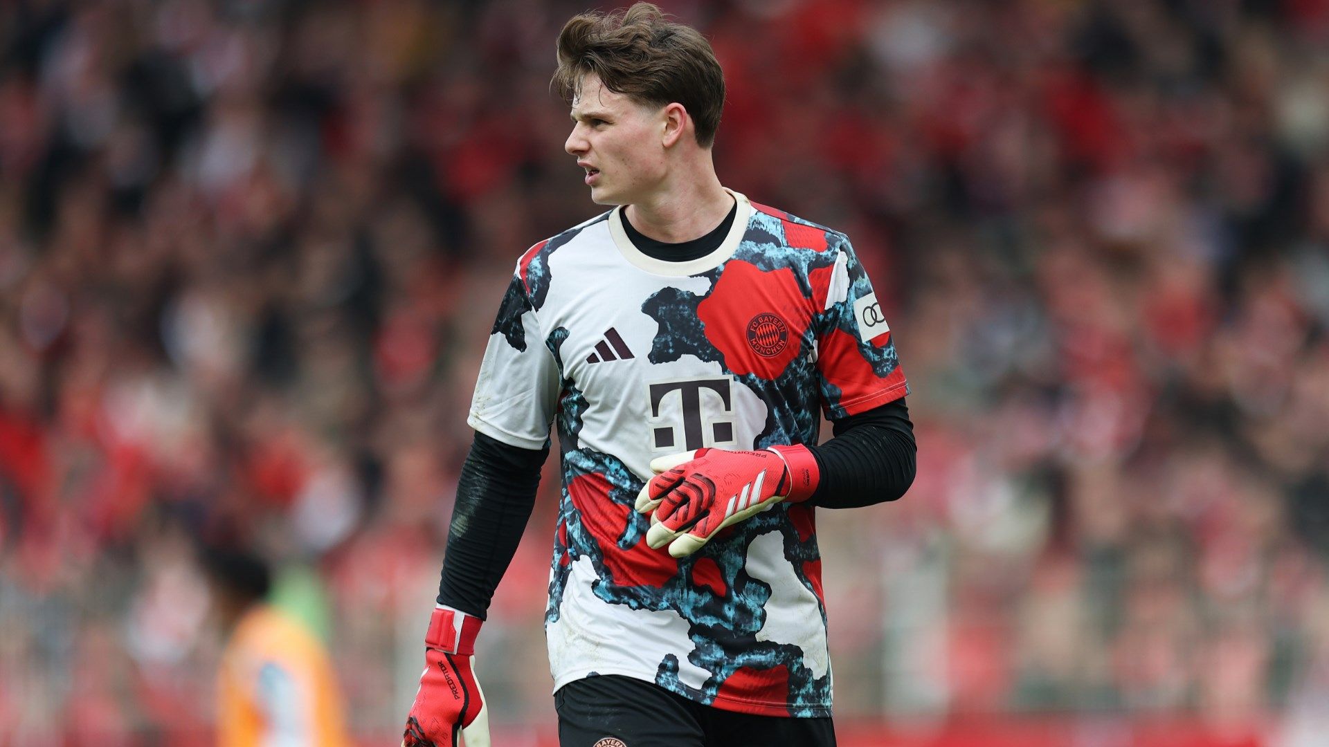 Direkt in seiner ersten Saison beim FC Bayern München: Jonas Urbig schreibt dank des 1. FC Köln Geschichte