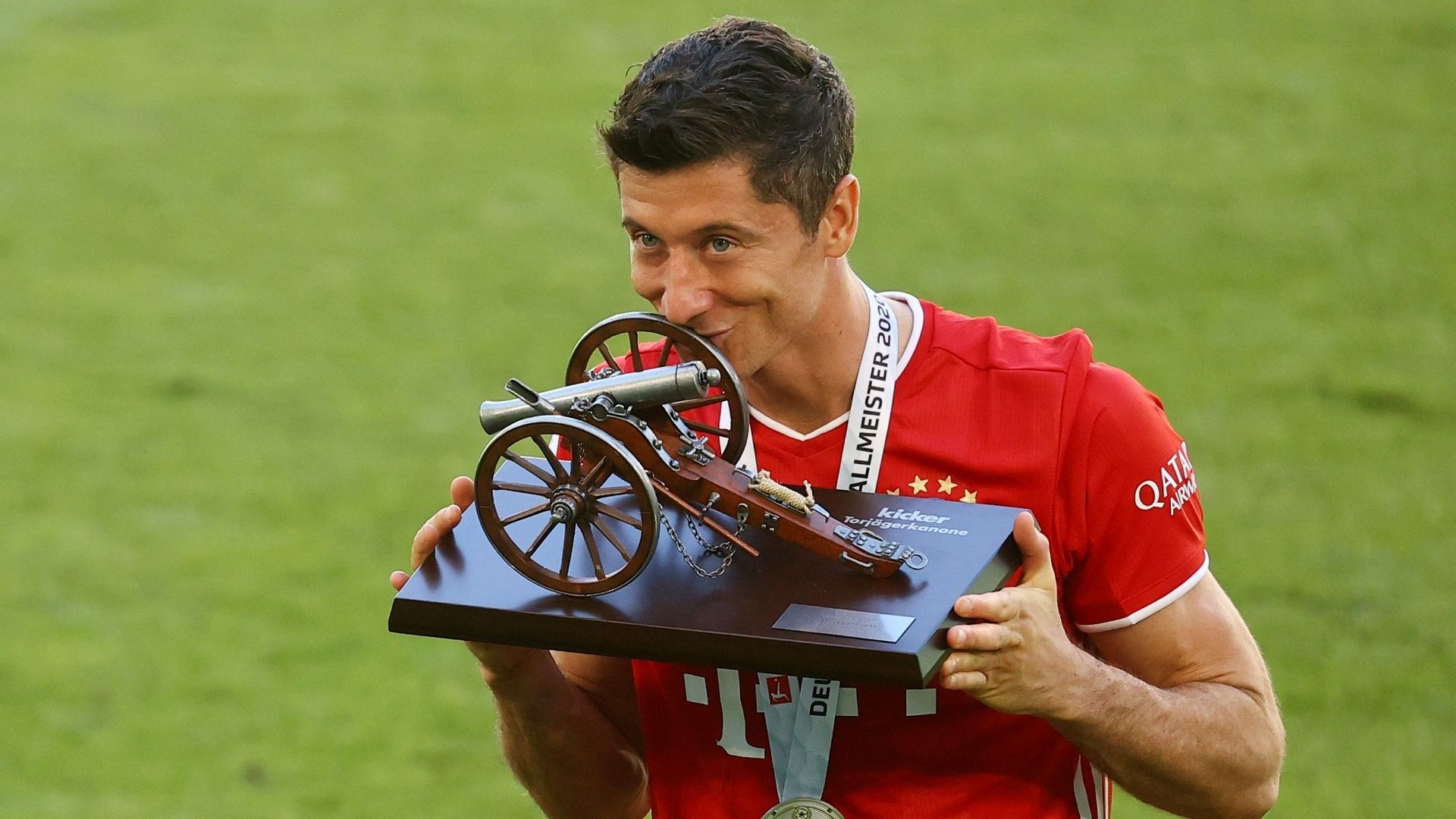 Robert Lewandowski Bayern Munich Bundesliga top scorer 2019-20
