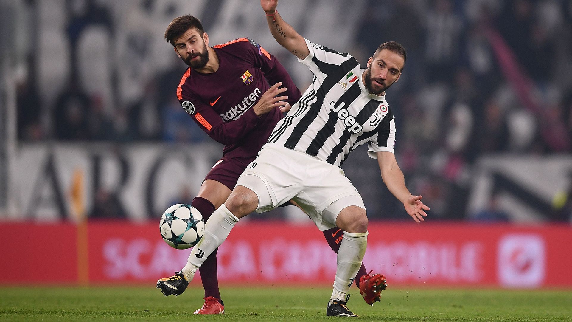 Pique Higuain Juventus Barcelona Champions League