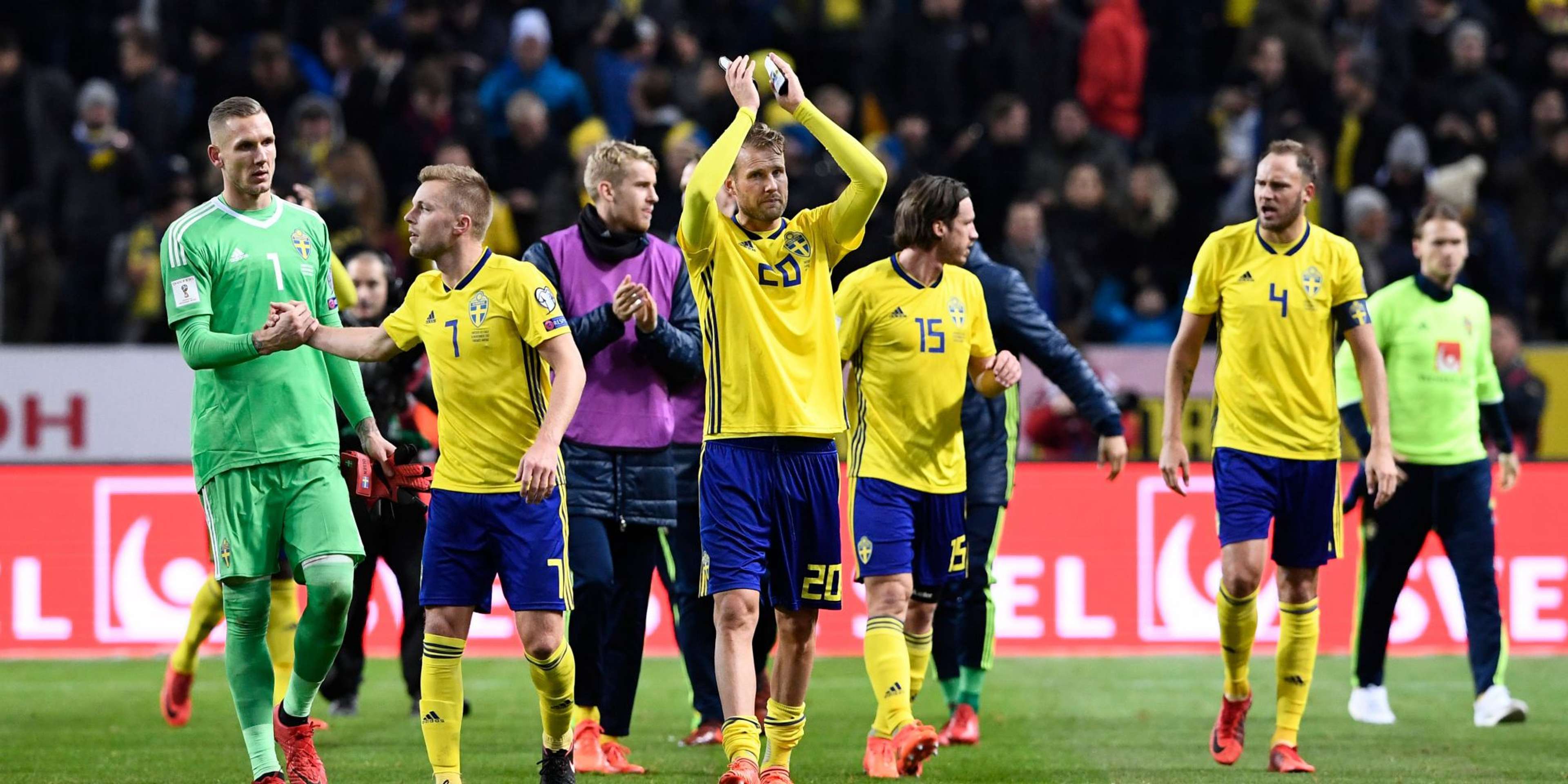 Sweden players celebrating Sweden Italy WC Qualification