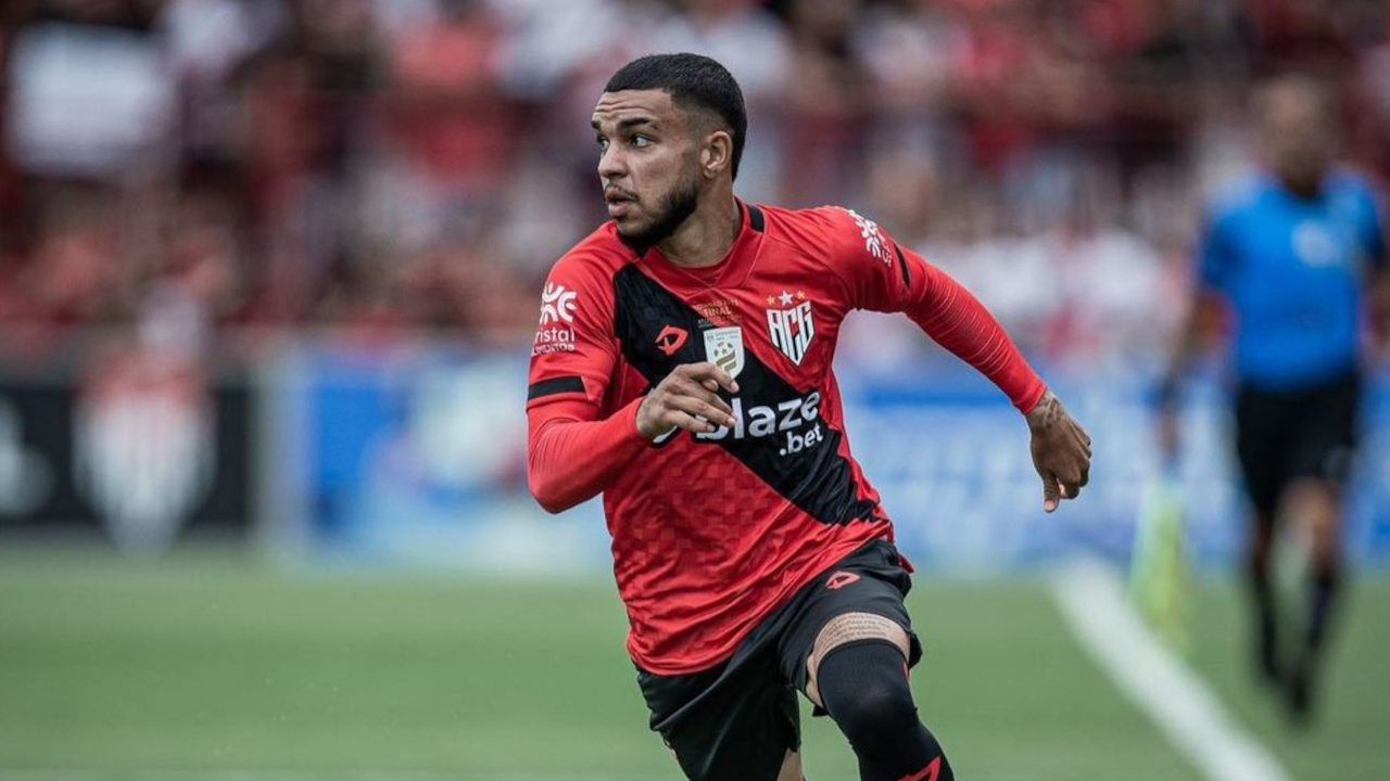 Moraes Júnior, do Atlético-GO, em 2023