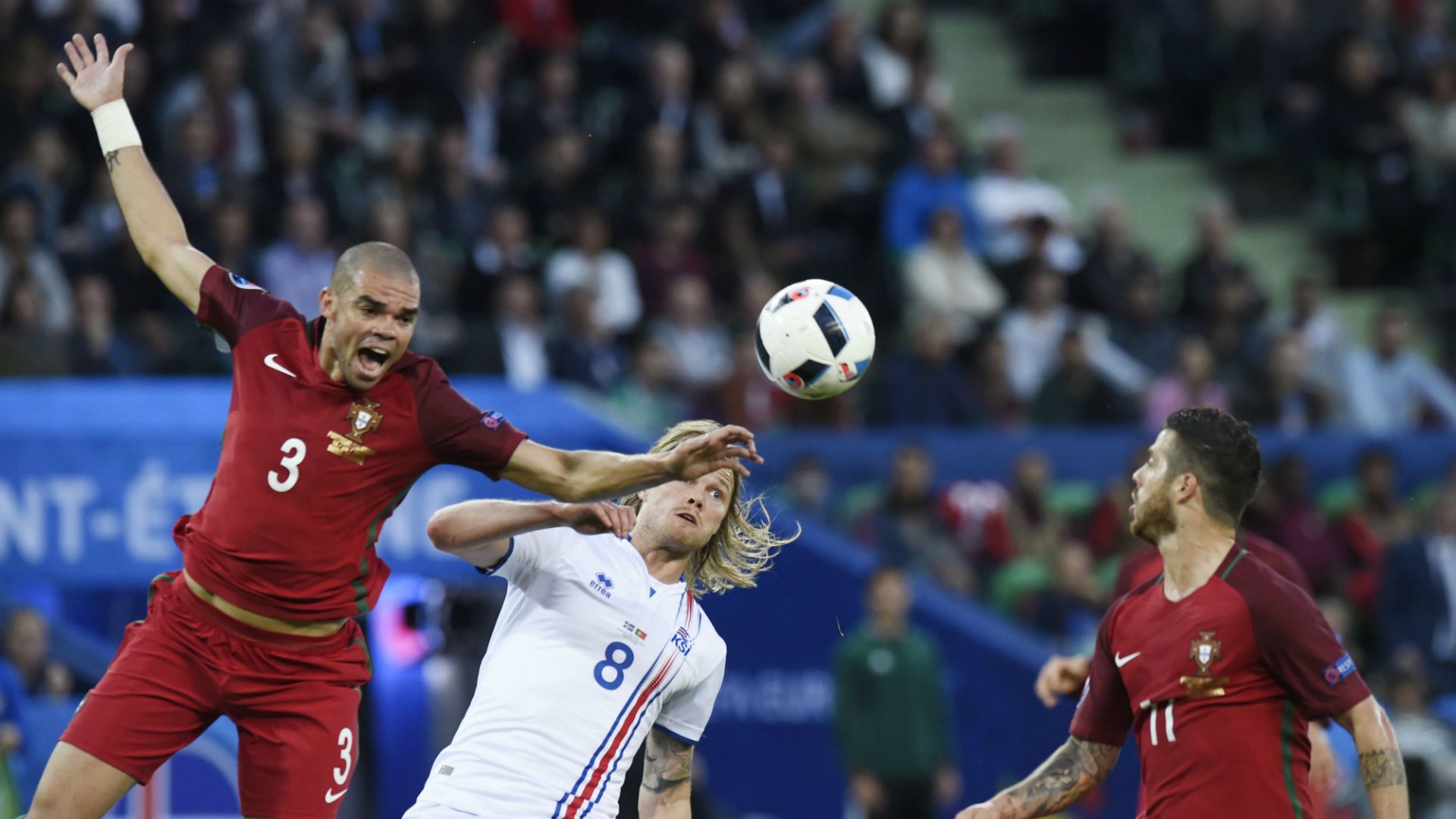 Birkir Bjarnason Pepe Portugal Iceland Euro 2016