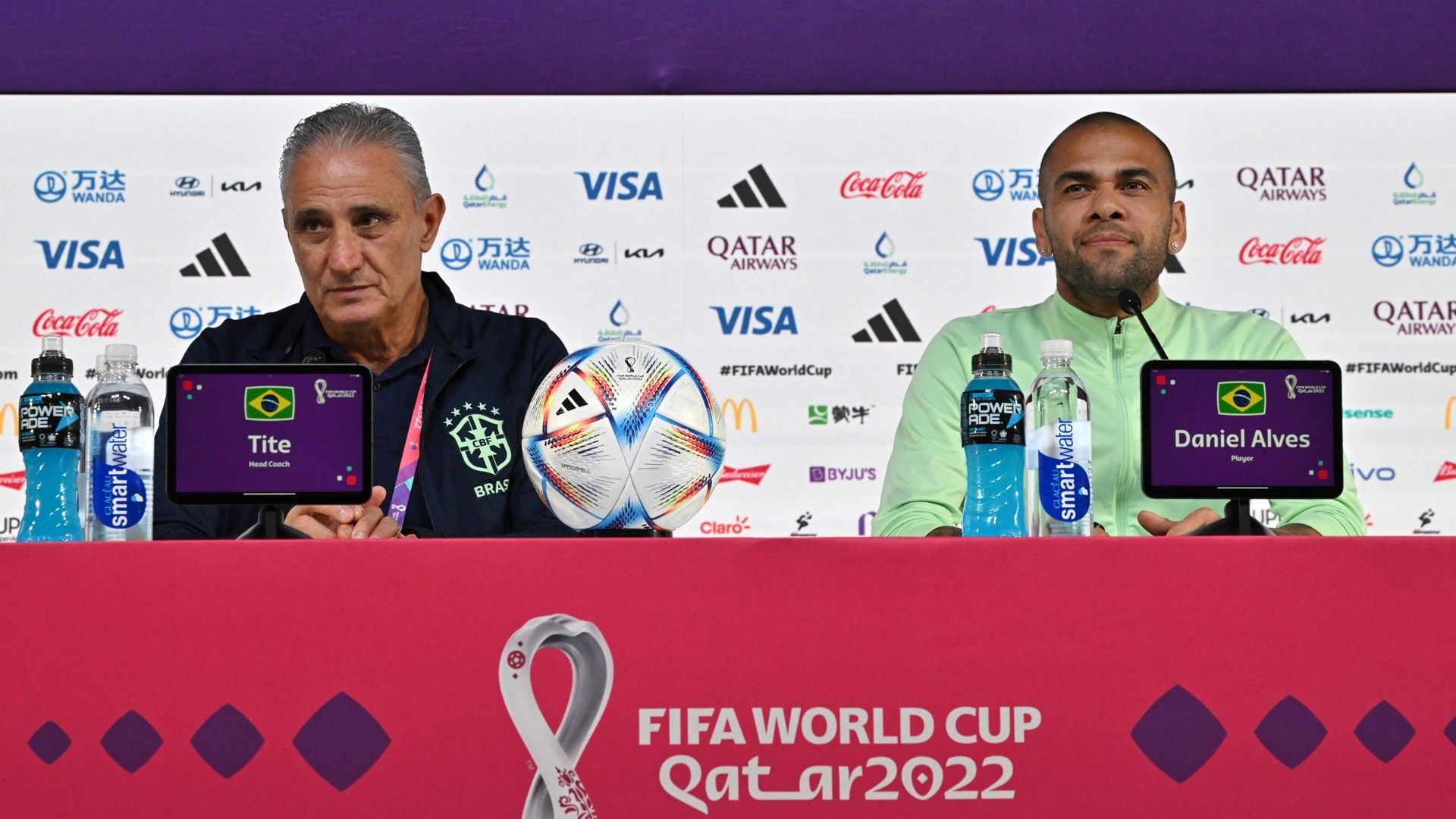 Tite e Daniel Alves, Brasil na Copa do Mundo 2022