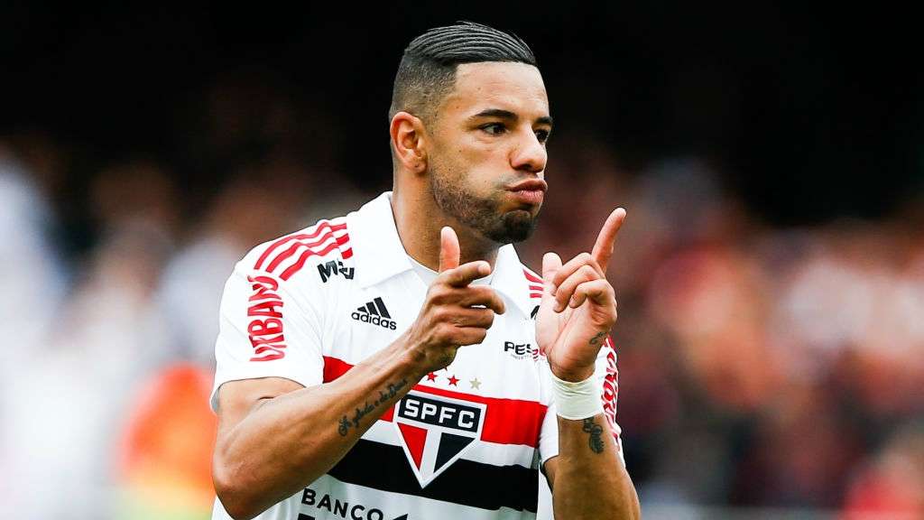 Bruno Peres comemora gol da vitória do São Paulo sobre o Ceará no Morumbi
