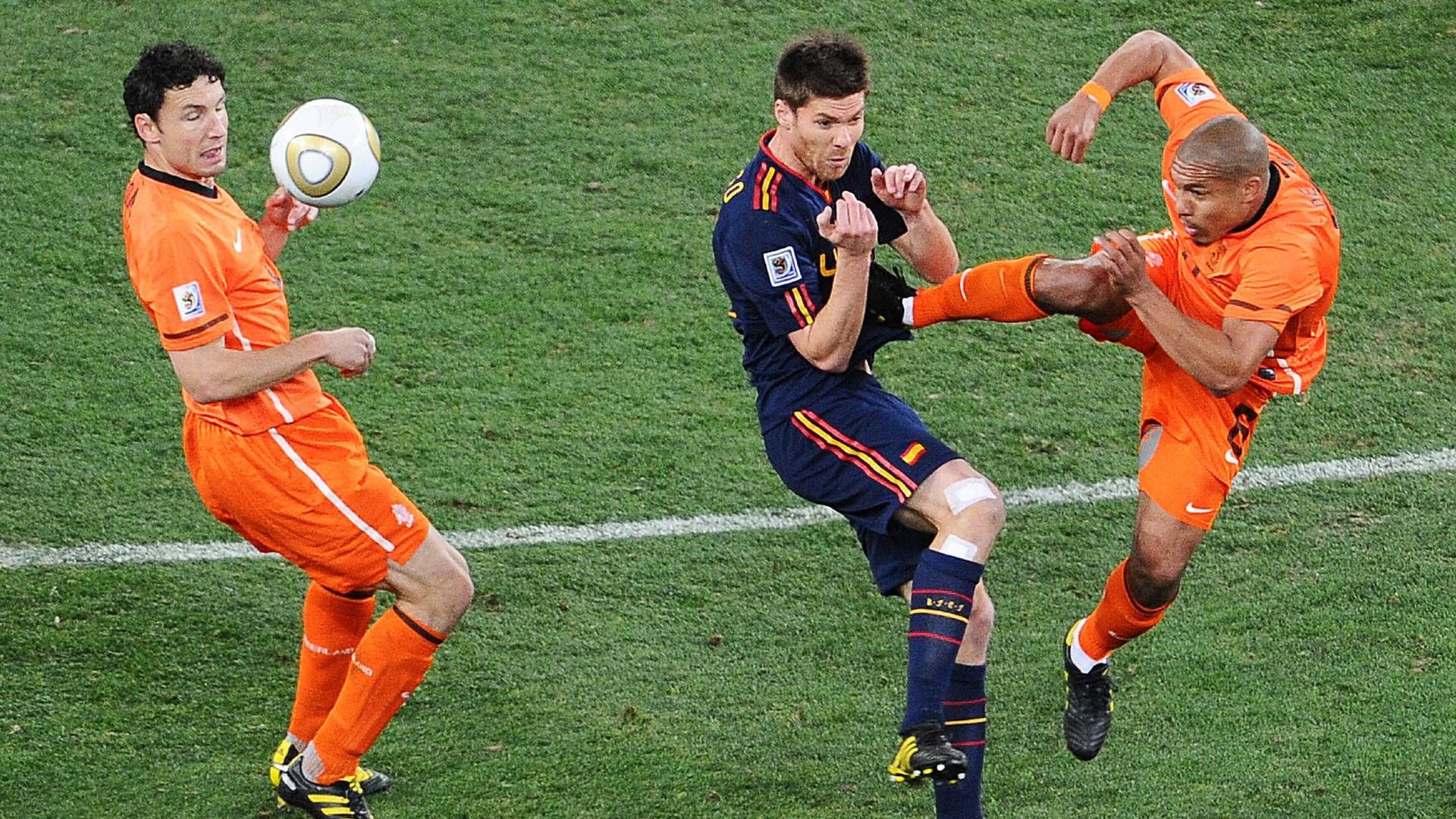 Nigel de Jong Xabi Alonso World Cup WM 2010