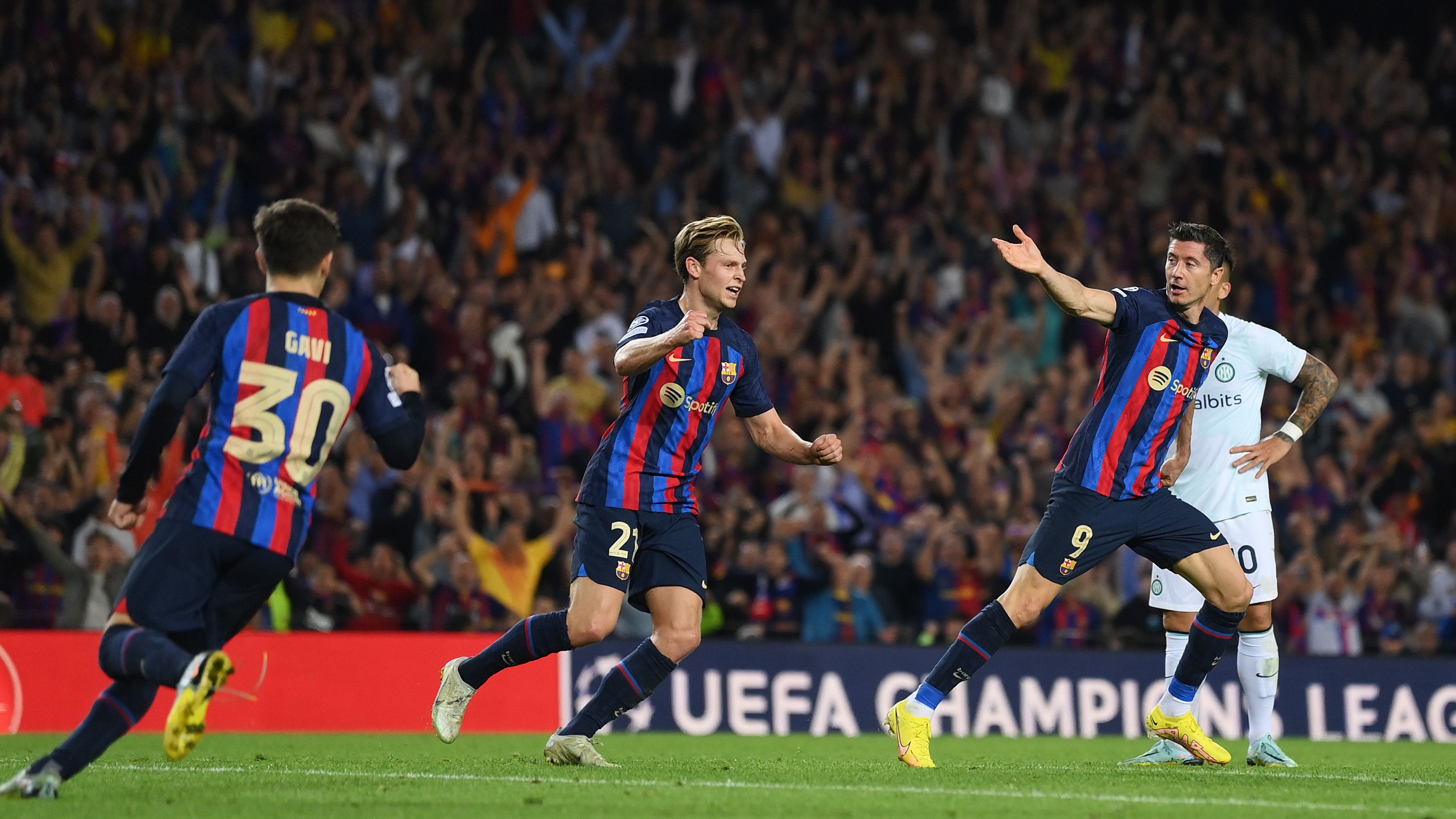 Robert Lewandowski Frenkie de Jong Barcelona Inter 2022-23