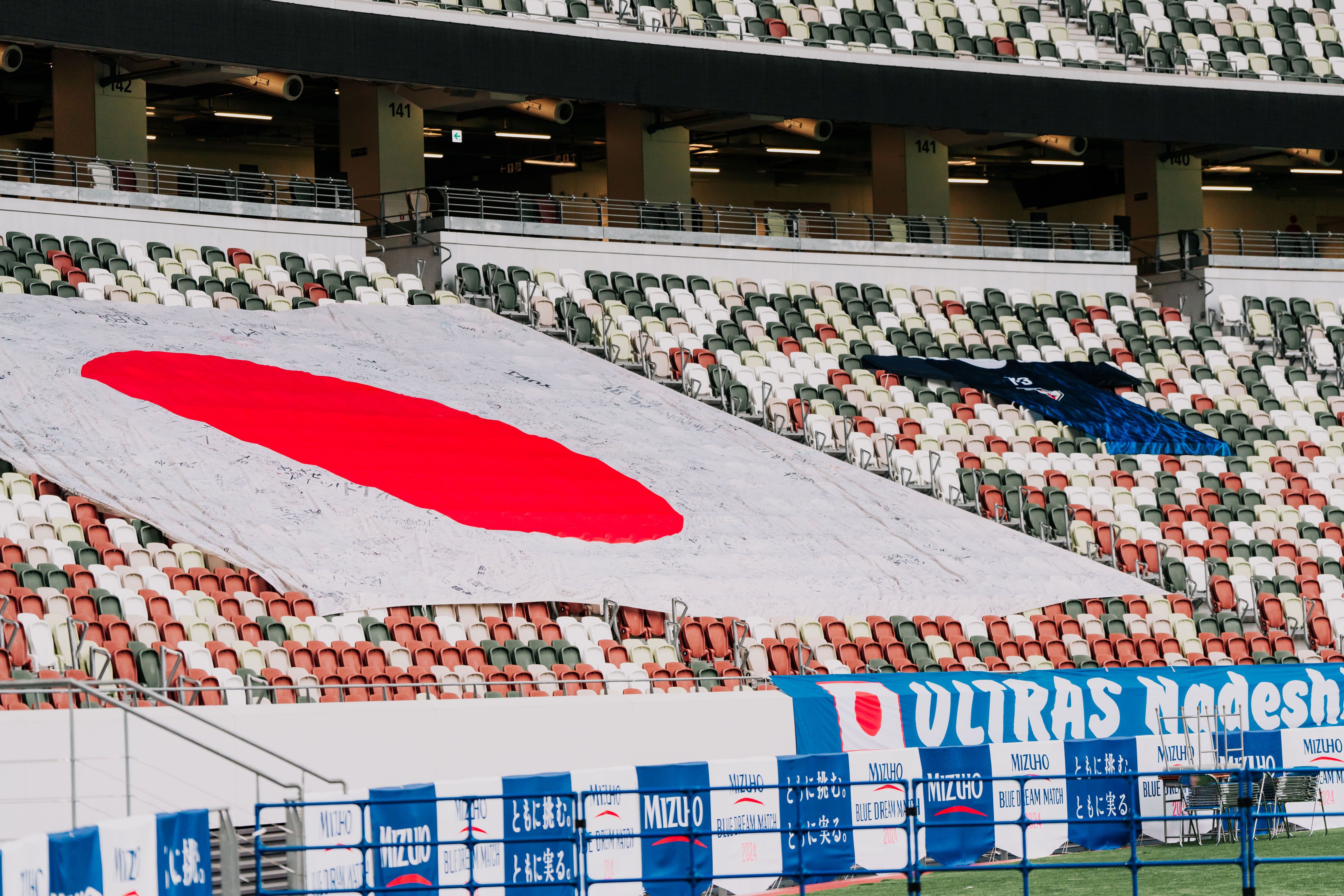 lt 20241025-women-japan-nadeshiko-flag