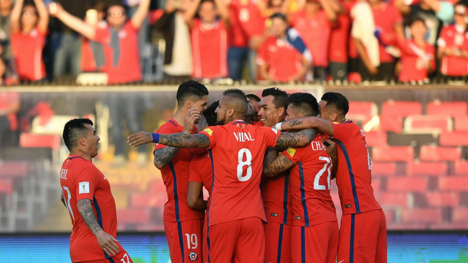 Alexis Sánchez y Esteban Paredes se lucen ante Venezuela