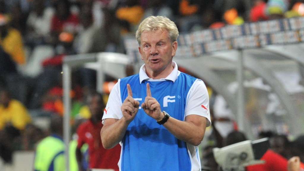Paul Put organises his team - Burkina Faso