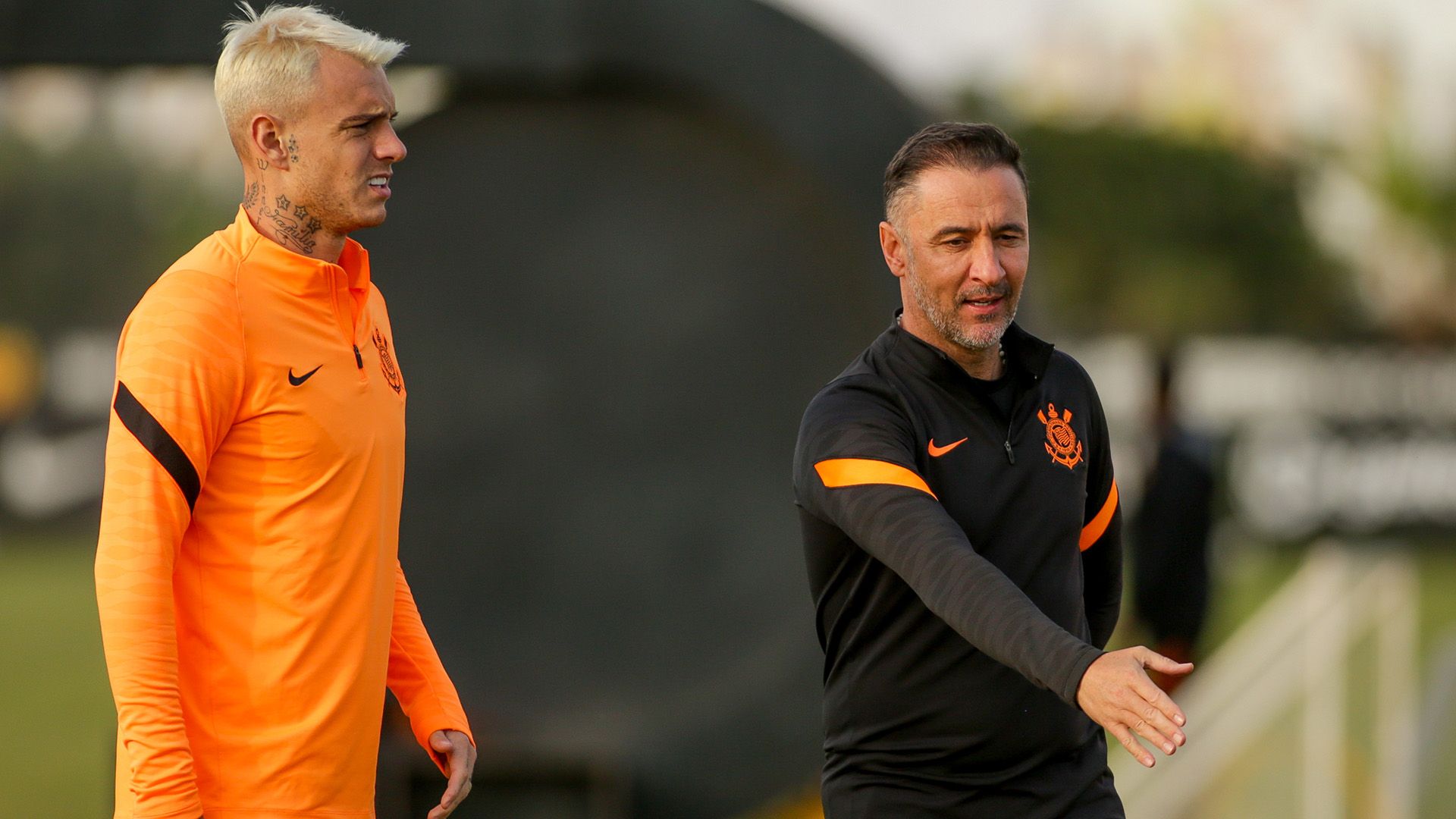 Róger Guedes e Vítor Pereira, pelo Corinthians, 2022