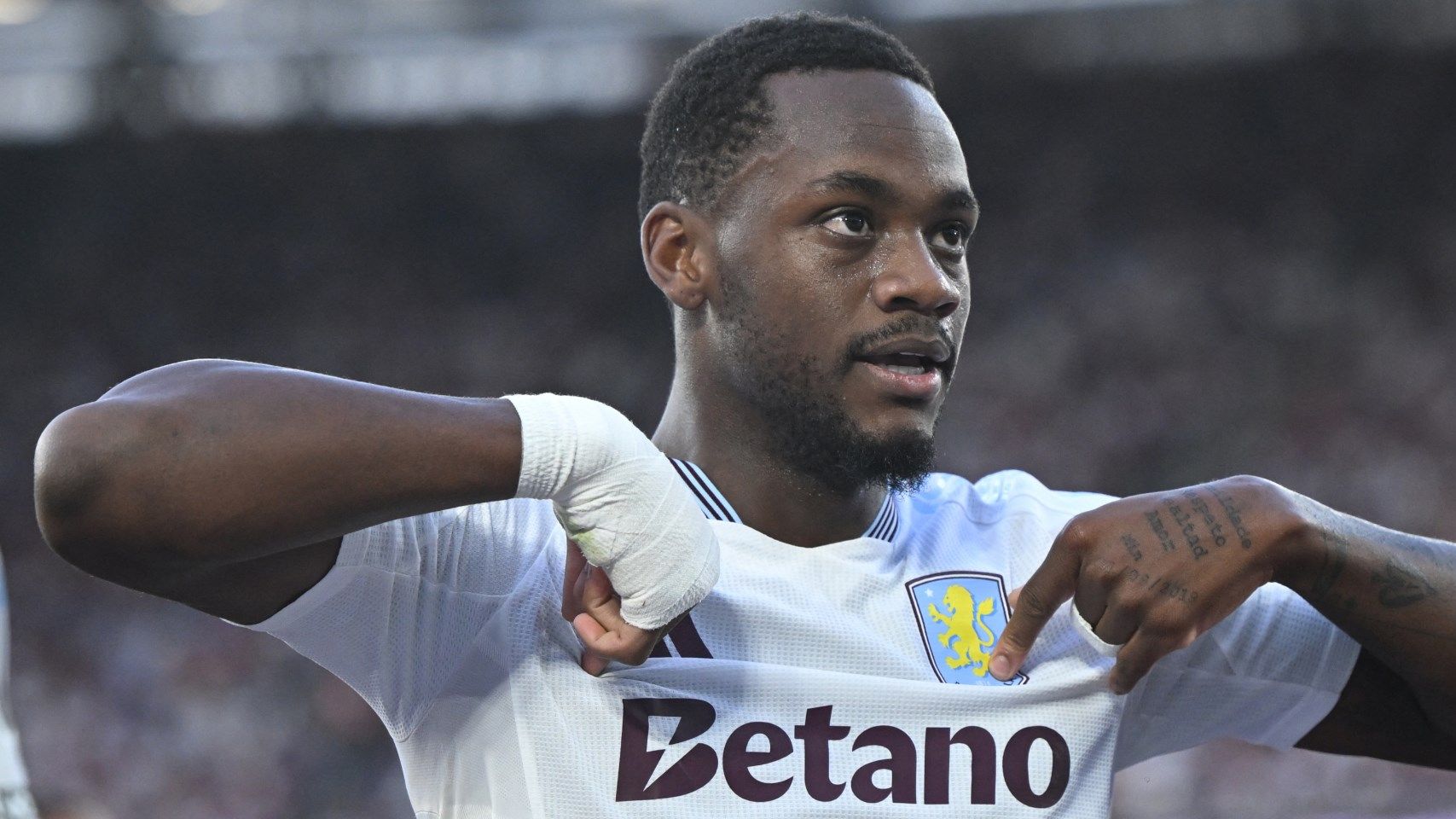 Jhon Duran Aston Villa 2024 HIC 2:1