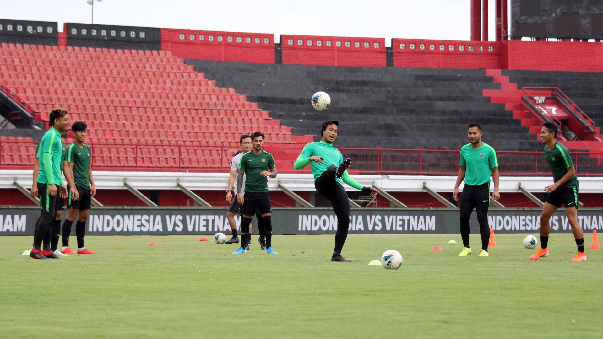 Latihan Timnas Indonesia I Wayan DIpta