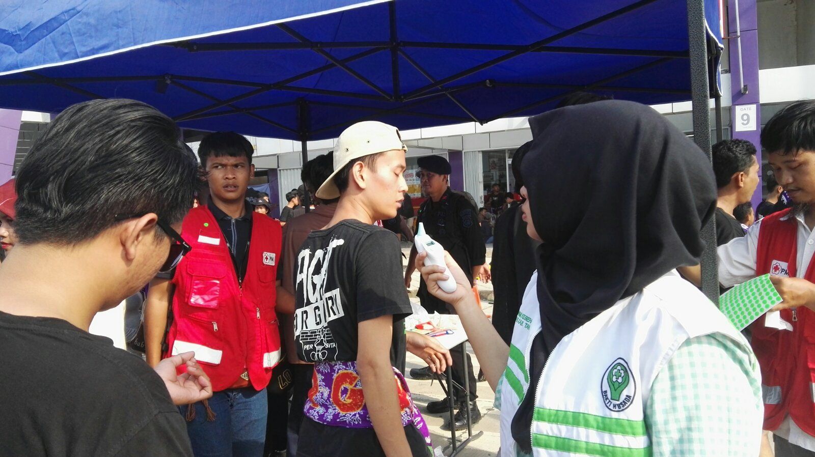 Suporter Persita Pemeriksaan Panas Badan