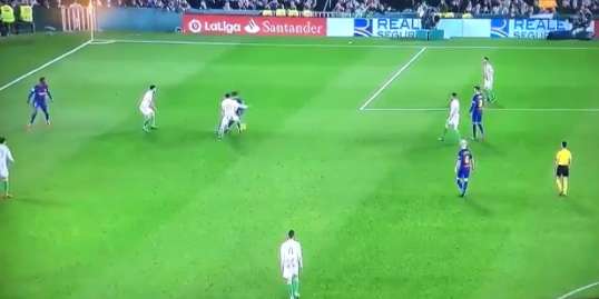 Andrés Guardado vs Messi