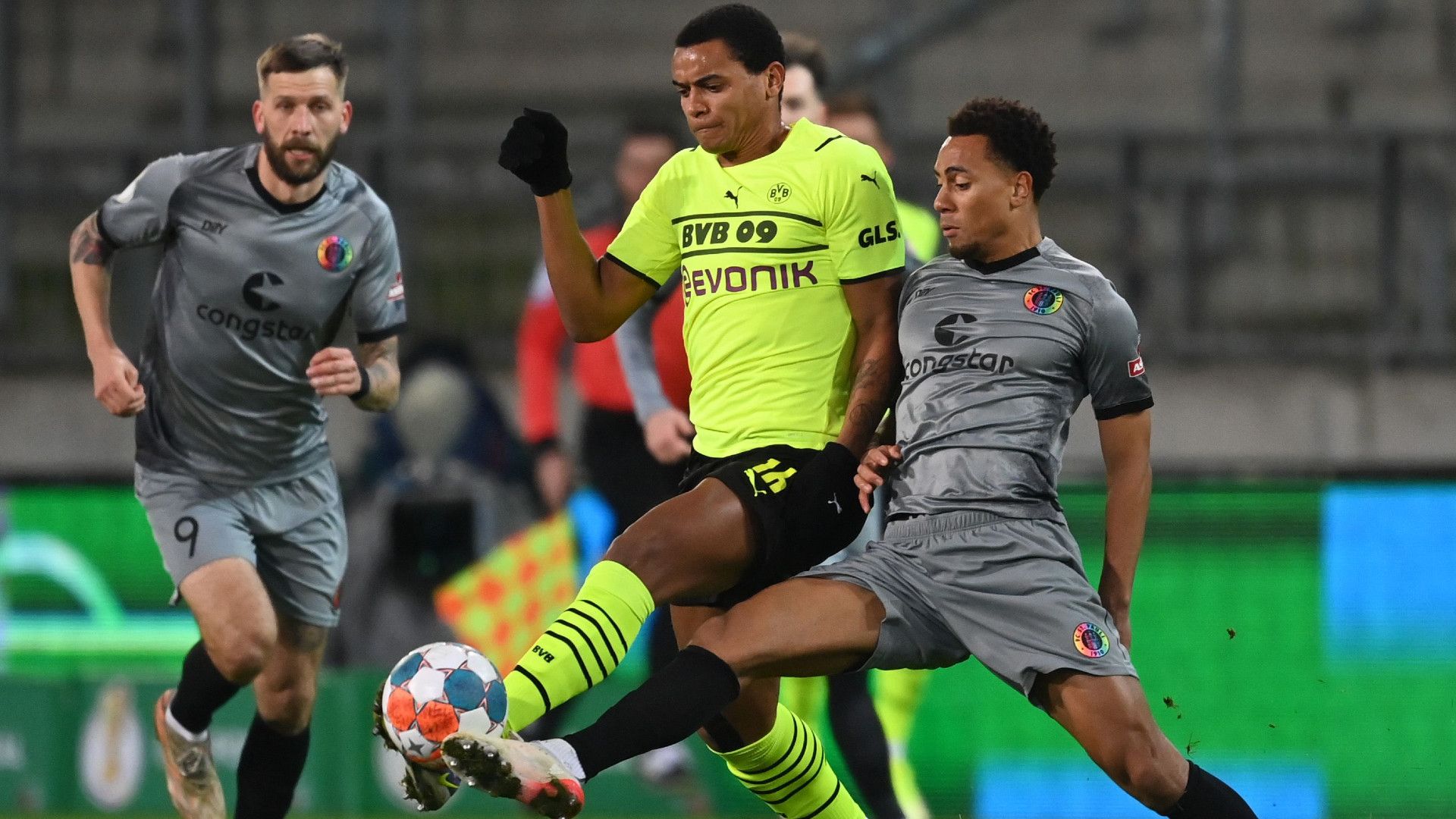 MANUEL AKANJI BORUSSIA DORTMUND 