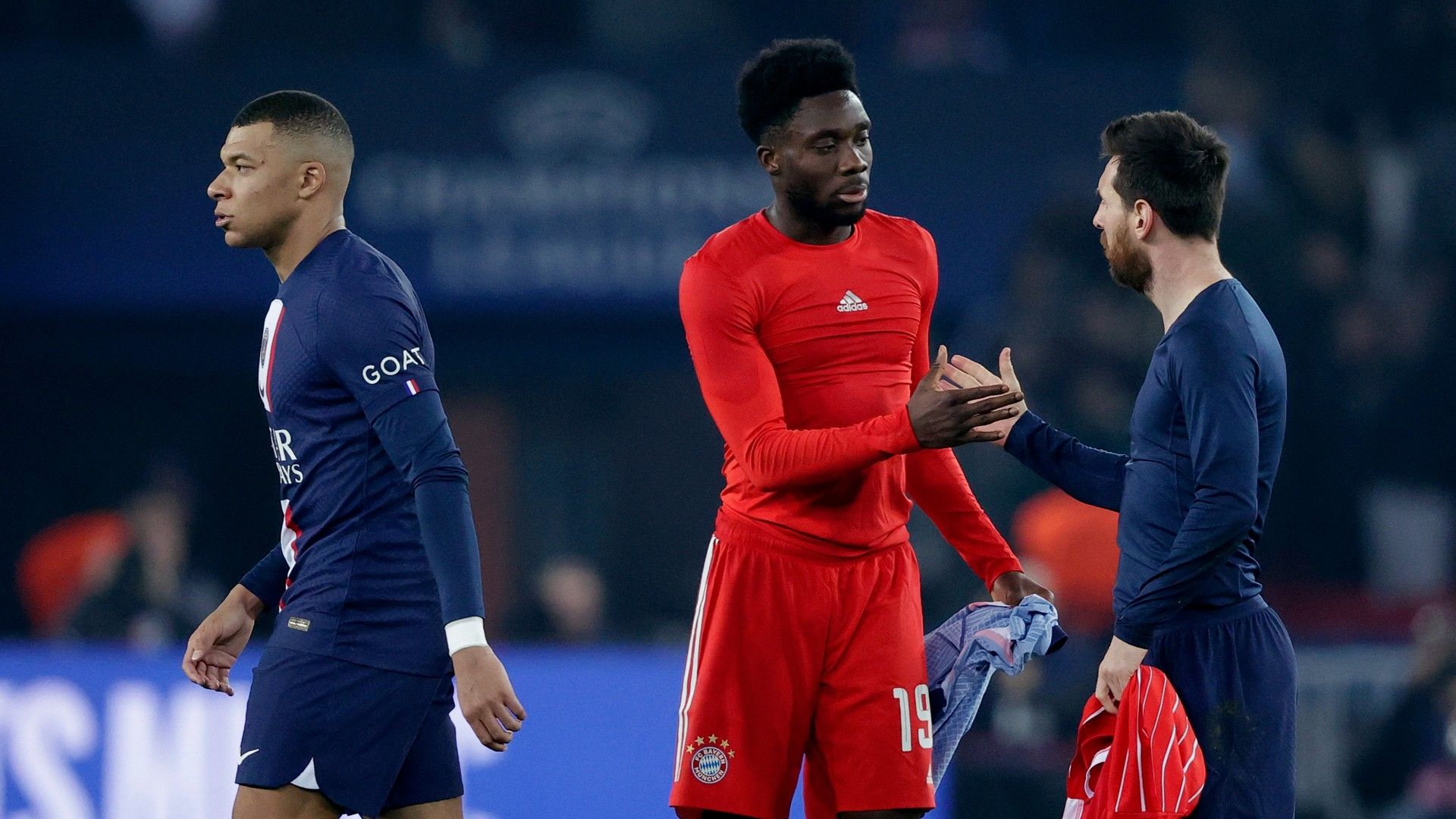 Alphonso Davies Lionel Messi 