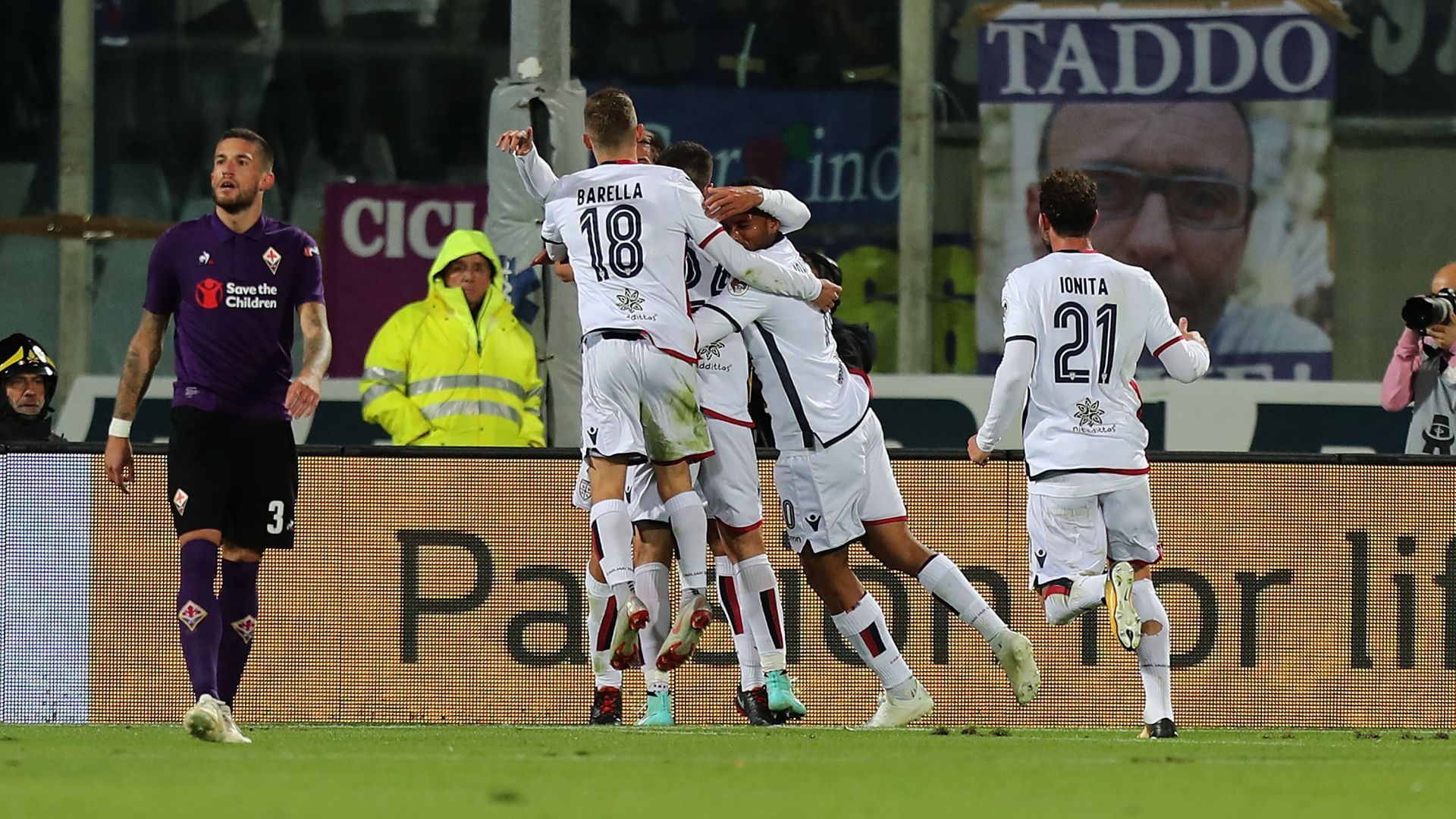 Cagliari players celebrating Fiorentina Cagliari Serie A
