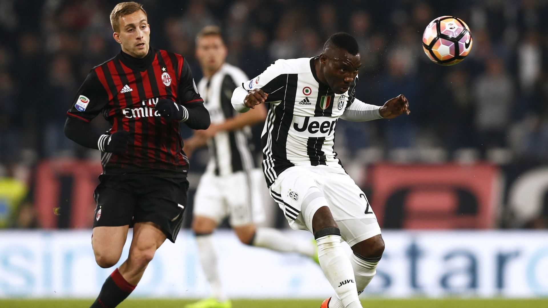 Gerard Deulofeu Asamoah Juventus Milan Serie A