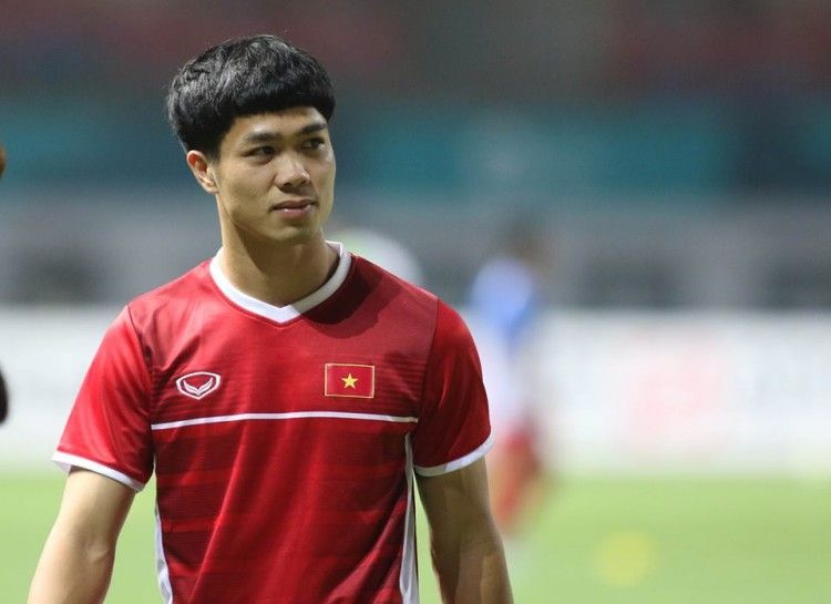 Công Phượng tóc úp tô