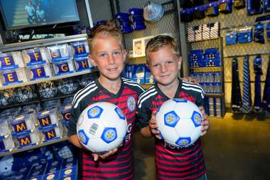 ฟ๊อกซ์ แฟนสโตร์