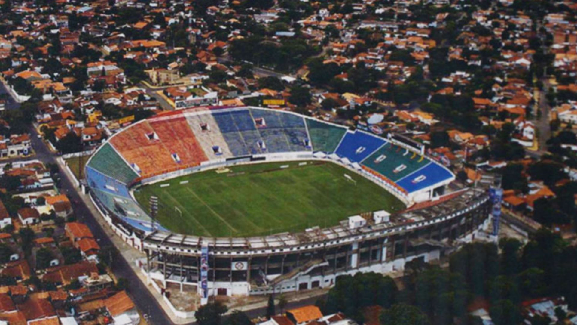 Estadio Defensores del Chaco