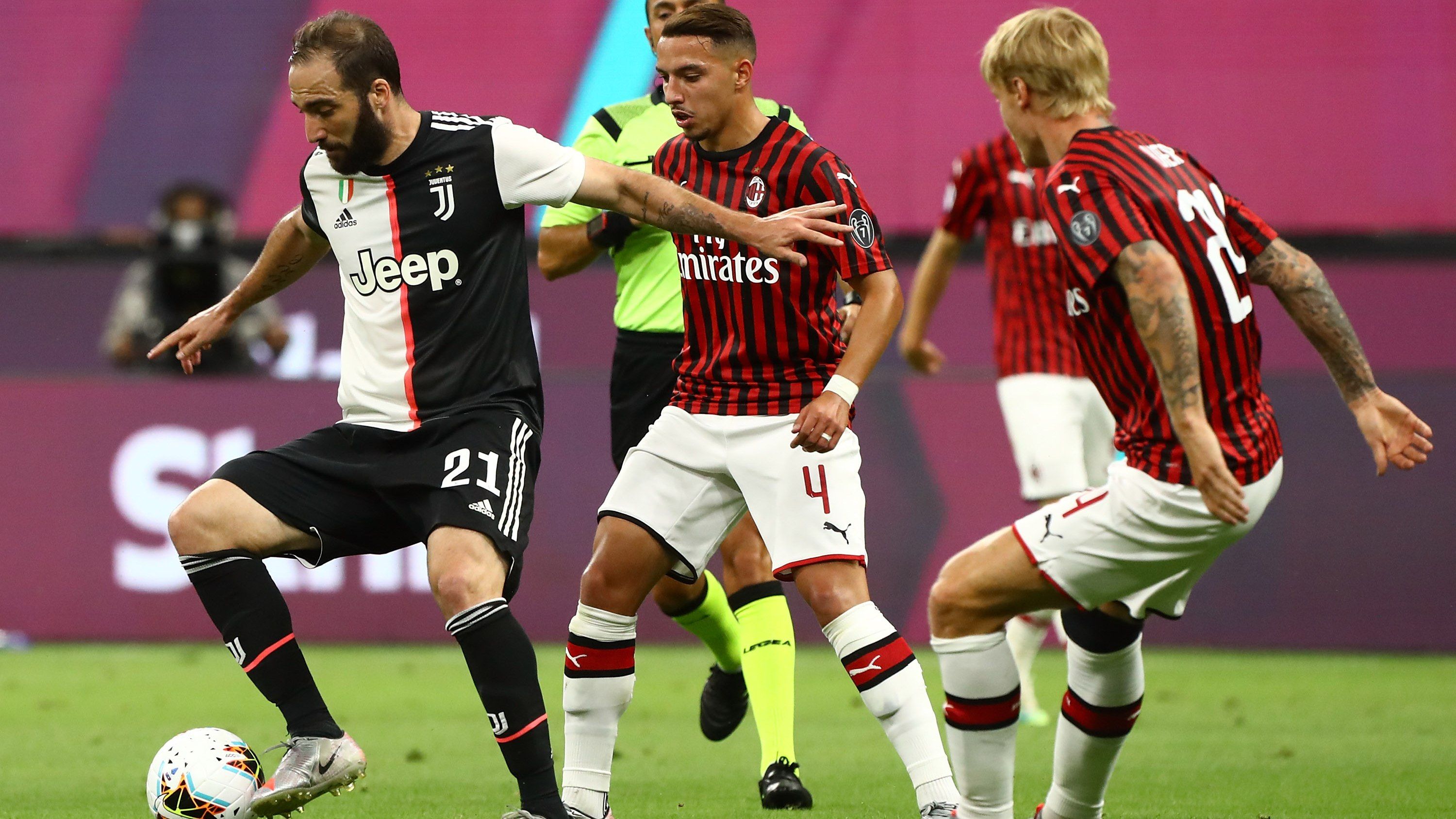 Gonzalo Higuain Milan Juventus Serie A