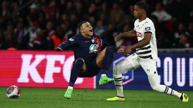 Kylian Mbappe Warmed Omari PSG Rennes