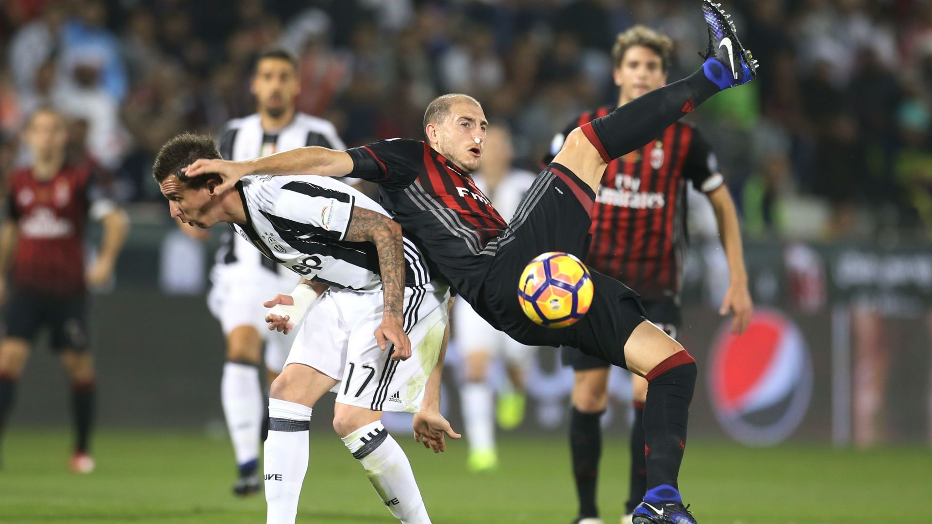 Gabriel Alejandro Paletta Mario Mandzukic - milan juventus - supercopa - 23122016