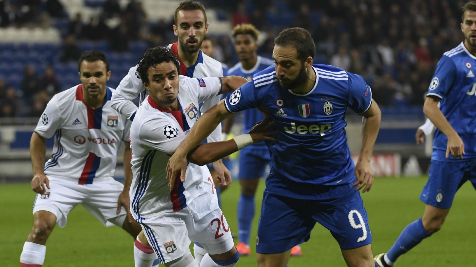 Rafael Gonzalo Higuain Lyon Juventus UEFA Champions League 18102016