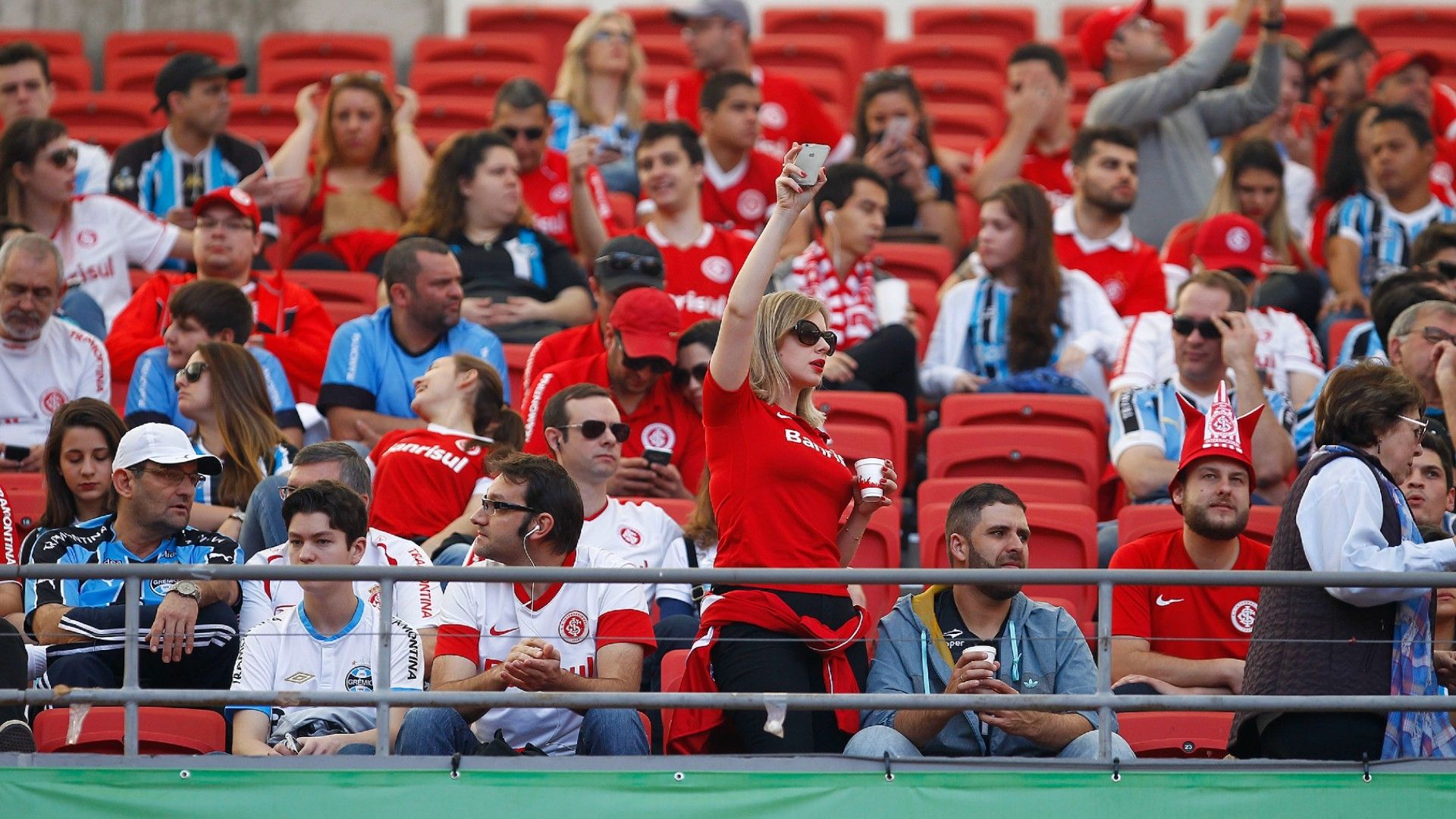 Torcidas Inter e Grêmio juntas em 2016
