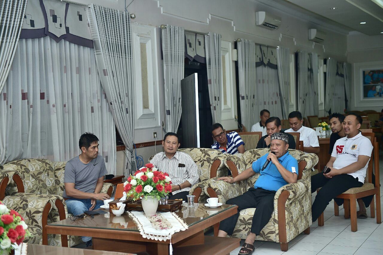 Nilmaizar presentasi di Persela Lamongan