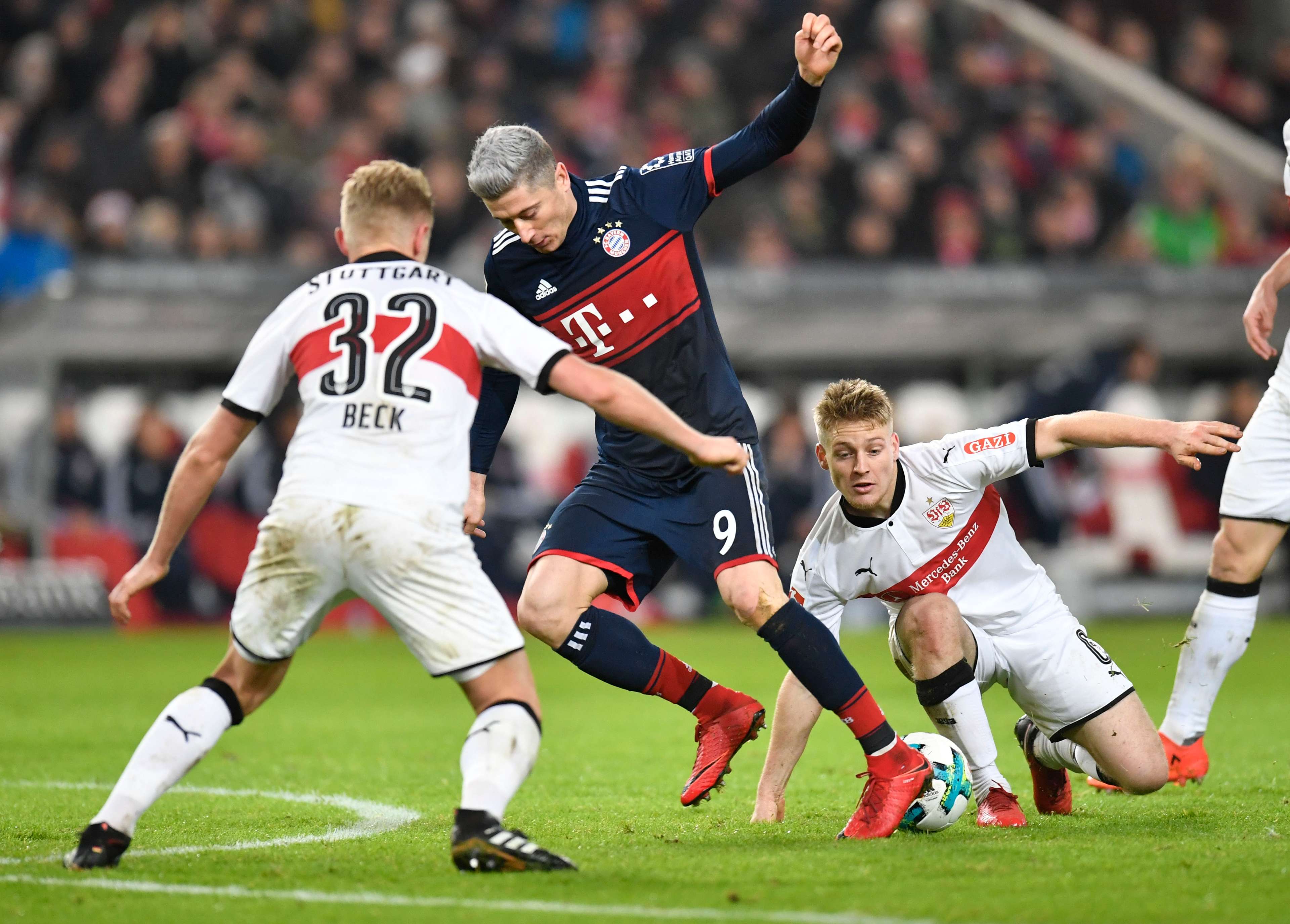 Andreas Beck Robert Lewandowski Santiago Ascacibar Stuttgart Bayern Munchen 12/16/17
