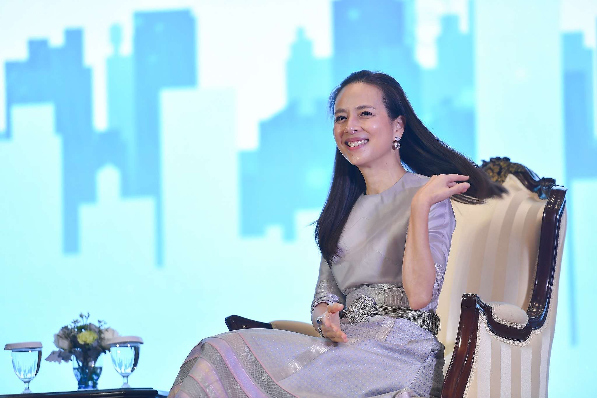 นวลพรรณ ล่ำซำ